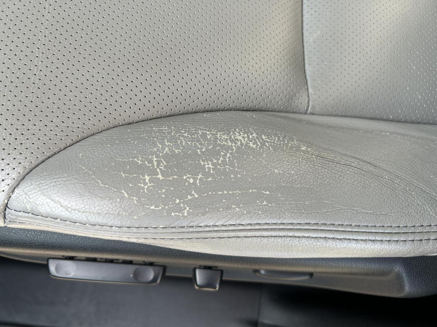 2016 GRAY /Gray Honda CR-V EX-L AWD (5J6RM4H76GL) with an 2.4L L4 DOHC 16V engine, CVT transmission, located at 506 S. Kingshighway, Cape Girardeau, MO, 63703, (573) 235-5000, 37.294991, -89.553635 - 2016 Honda CR-V EX-L 219xxx miles All Wheel Drive 2.4L 4 Cyl. Automatic Leather Backup Camera Power/Heated Seats Sunroof Bluetooth Cruise Power Windows/Locks/Mirrors We have financing available and we accept trades! Fill out a credit application on our website or come by today! If you h - Photo#52