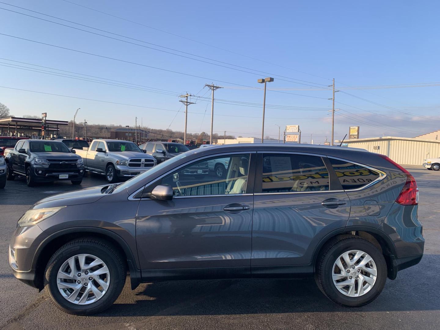 2016 GRAY /Gray Honda CR-V EX-L AWD (5J6RM4H76GL) with an 2.4L L4 DOHC 16V engine, CVT transmission, located at 506 S. Kingshighway, Cape Girardeau, MO, 63703, (573) 235-5000, 37.294991, -89.553635 - 2016 Honda CR-V EX-L 219xxx miles All Wheel Drive 2.4L 4 Cyl. Automatic Leather Backup Camera Power/Heated Seats Sunroof Bluetooth Cruise Power Windows/Locks/Mirrors We have financing available and we accept trades! Fill out a credit application on our website or come by today! If you h - Photo#3