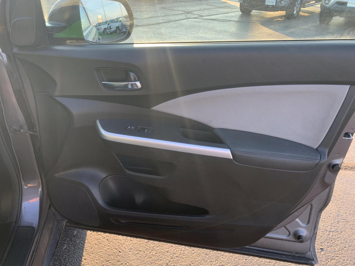 2016 GRAY /Gray Honda CR-V EX-L AWD (5J6RM4H76GL) with an 2.4L L4 DOHC 16V engine, CVT transmission, located at 506 S. Kingshighway, Cape Girardeau, MO, 63703, (573) 235-5000, 37.294991, -89.553635 - 2016 Honda CR-V EX-L 219xxx miles All Wheel Drive 2.4L 4 Cyl. Automatic Leather Backup Camera Power/Heated Seats Sunroof Bluetooth Cruise Power Windows/Locks/Mirrors We have financing available and we accept trades! Fill out a credit application on our website or come by today! If you h - Photo#22