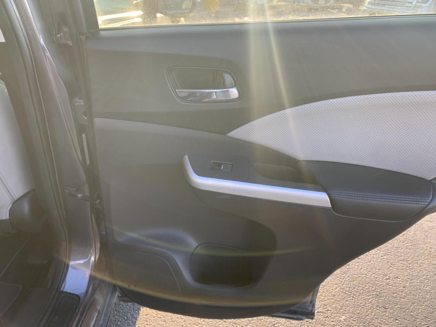 2016 GRAY /Gray Honda CR-V EX-L AWD (5J6RM4H76GL) with an 2.4L L4 DOHC 16V engine, CVT transmission, located at 506 S. Kingshighway, Cape Girardeau, MO, 63703, (573) 235-5000, 37.294991, -89.553635 - 2016 Honda CR-V EX-L 219xxx miles All Wheel Drive 2.4L 4 Cyl. Automatic Leather Backup Camera Power/Heated Seats Sunroof Bluetooth Cruise Power Windows/Locks/Mirrors We have financing available and we accept trades! Fill out a credit application on our website or come by today! If you h - Photo#20