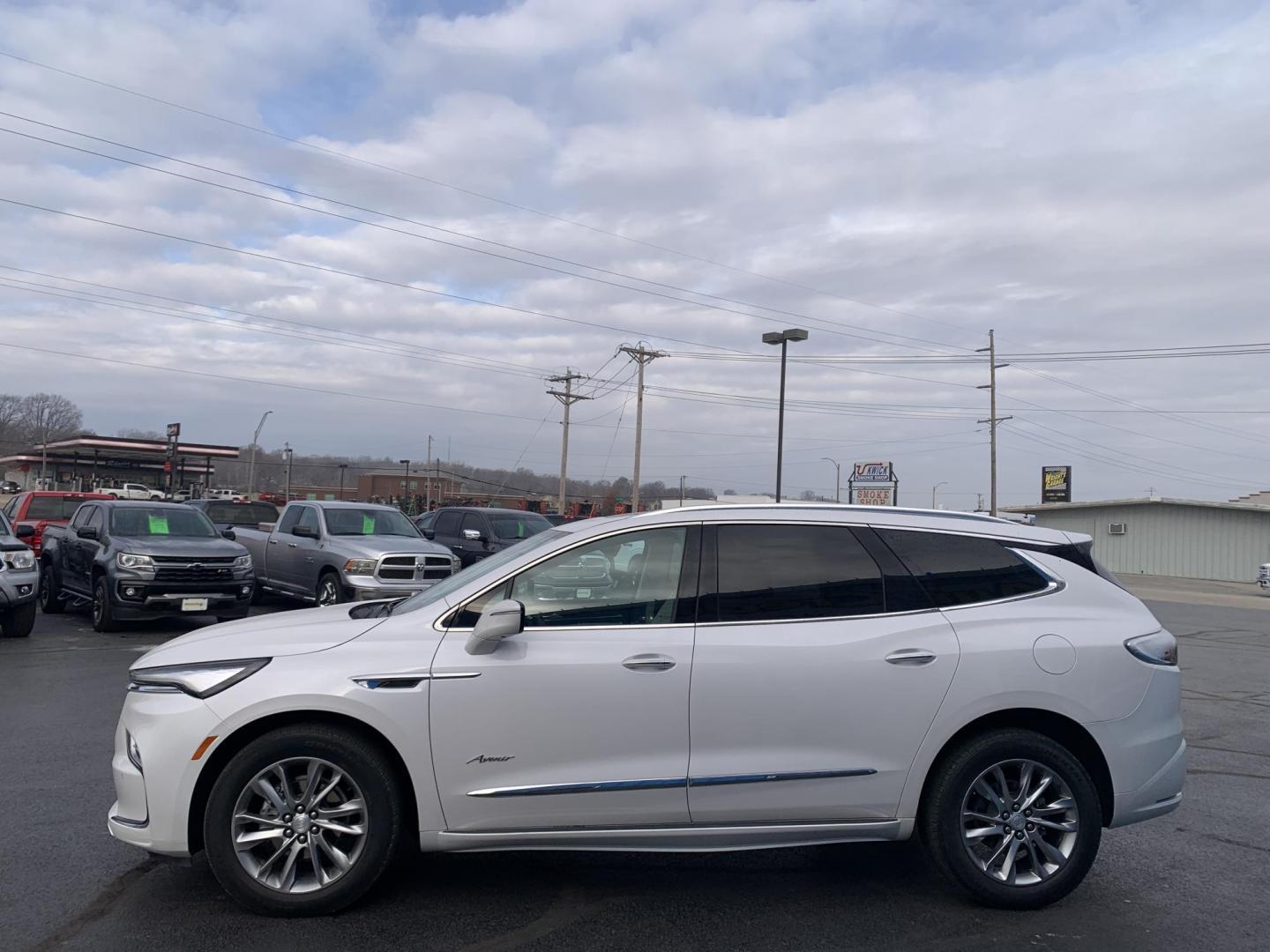 2022 WHITE /Cream Buick Enclave Avenir AWD (5GAEVCKW4NJ) with an 3.6L V6 DOHC 24V engine, Automatic transmission, located at 506 S. Kingshighway, Cape Girardeau, MO, 63703, (573) 235-5000, 37.294991, -89.553635 - 2022 Buick Enclave Avenir AWD Only 40xxx miles!! All Wheel Drive 3.6L 6 Cylinder Automatic Leather Heads Up Display Navigation Integrated Rearview Mirror Dual Climate Control Power/Heated/Cooled Seats Heated Rear Seats Backup Camera Panoramic Sunroof/Moonroof Bluetooth Remote Start P - Photo#3