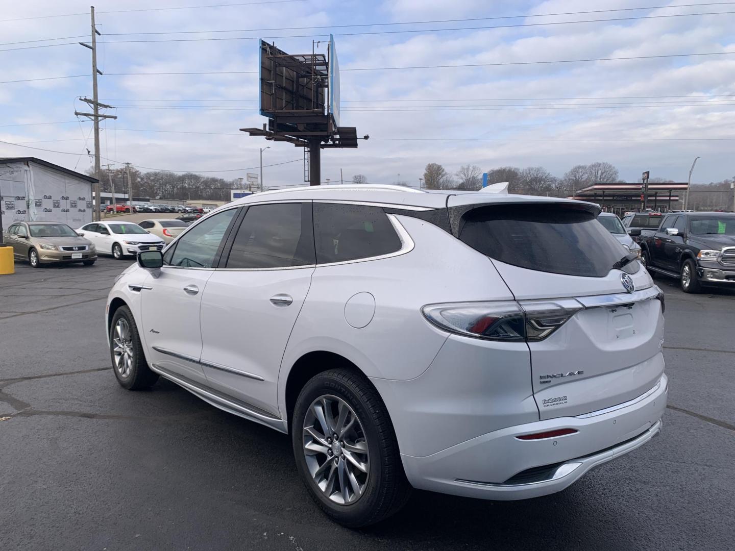 2022 WHITE /Cream Buick Enclave Avenir AWD (5GAEVCKW4NJ) with an 3.6L V6 DOHC 24V engine, Automatic transmission, located at 506 S. Kingshighway, Cape Girardeau, MO, 63703, (573) 235-5000, 37.294991, -89.553635 - 2022 Buick Enclave Avenir AWD Only 40xxx miles!! All Wheel Drive 3.6L 6 Cylinder Automatic Leather Heads Up Display Navigation Integrated Rearview Mirror Dual Climate Control Power/Heated/Cooled Seats Heated Rear Seats Backup Camera Panoramic Sunroof/Moonroof Bluetooth Remote Start P - Photo#4