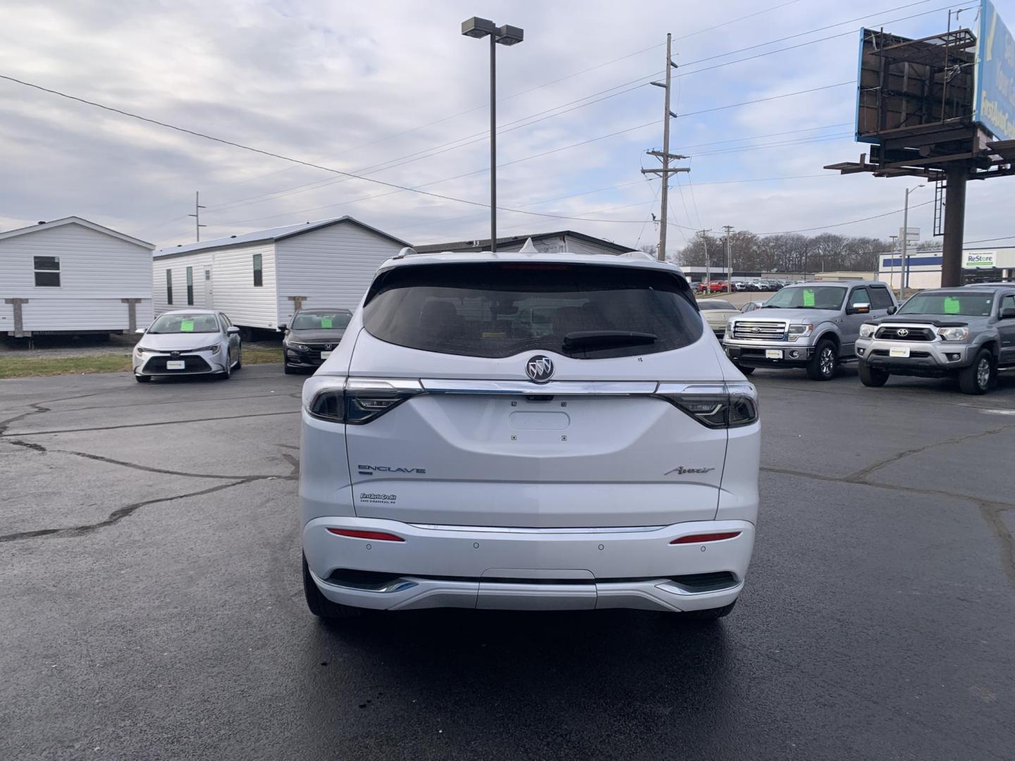 2022 WHITE /Cream Buick Enclave Avenir AWD (5GAEVCKW4NJ) with an 3.6L V6 DOHC 24V engine, Automatic transmission, located at 506 S. Kingshighway, Cape Girardeau, MO, 63703, (573) 235-5000, 37.294991, -89.553635 - 2022 Buick Enclave Avenir AWD Only 40xxx miles!! All Wheel Drive 3.6L 6 Cylinder Automatic Leather Heads Up Display Navigation Integrated Rearview Mirror Dual Climate Control Power/Heated/Cooled Seats Heated Rear Seats Backup Camera Panoramic Sunroof/Moonroof Bluetooth Remote Start P - Photo#5