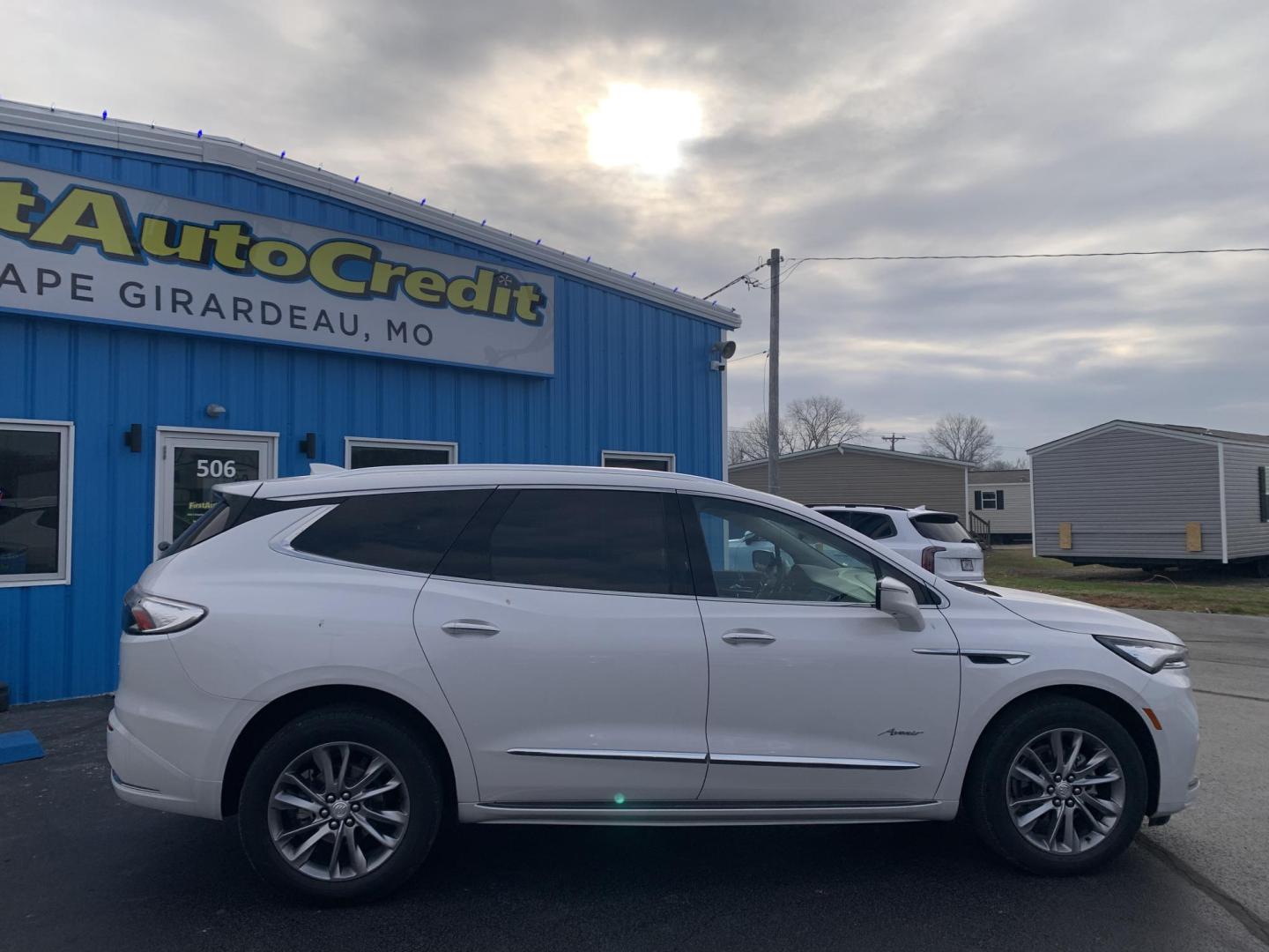 2022 WHITE /Cream Buick Enclave Avenir AWD (5GAEVCKW4NJ) with an 3.6L V6 DOHC 24V engine, Automatic transmission, located at 506 S. Kingshighway, Cape Girardeau, MO, 63703, (573) 235-5000, 37.294991, -89.553635 - 2022 Buick Enclave Avenir AWD Only 40xxx miles!! All Wheel Drive 3.6L 6 Cylinder Automatic Leather Heads Up Display Navigation Integrated Rearview Mirror Dual Climate Control Power/Heated/Cooled Seats Heated Rear Seats Backup Camera Panoramic Sunroof/Moonroof Bluetooth Remote Start P - Photo#7