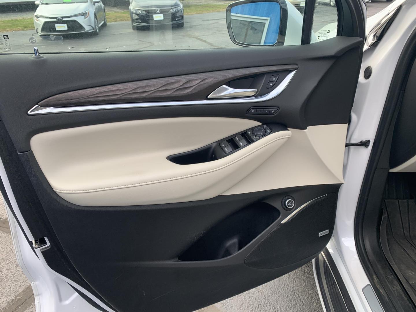 2022 WHITE /Cream Buick Enclave Avenir AWD (5GAEVCKW4NJ) with an 3.6L V6 DOHC 24V engine, Automatic transmission, located at 506 S. Kingshighway, Cape Girardeau, MO, 63703, (573) 235-5000, 37.294991, -89.553635 - 2022 Buick Enclave Avenir AWD Only 40xxx miles!! All Wheel Drive 3.6L 6 Cylinder Automatic Leather Heads Up Display Navigation Integrated Rearview Mirror Dual Climate Control Power/Heated/Cooled Seats Heated Rear Seats Backup Camera Panoramic Sunroof/Moonroof Bluetooth Remote Start P - Photo#8