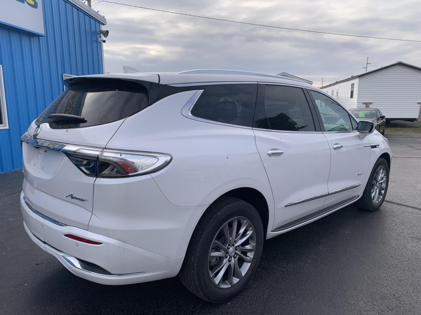 2022 WHITE /Cream Buick Enclave Avenir AWD (5GAEVCKW4NJ) with an 3.6L V6 DOHC 24V engine, Automatic transmission, located at 506 S. Kingshighway, Cape Girardeau, MO, 63703, (573) 235-5000, 37.294991, -89.553635 - 2022 Buick Enclave Avenir AWD Only 40xxx miles!! All Wheel Drive 3.6L 6 Cylinder Automatic Leather Heads Up Display Navigation Integrated Rearview Mirror Dual Climate Control Power/Heated/Cooled Seats Heated Rear Seats Backup Camera Panoramic Sunroof/Moonroof Bluetooth Remote Start P - Photo#6