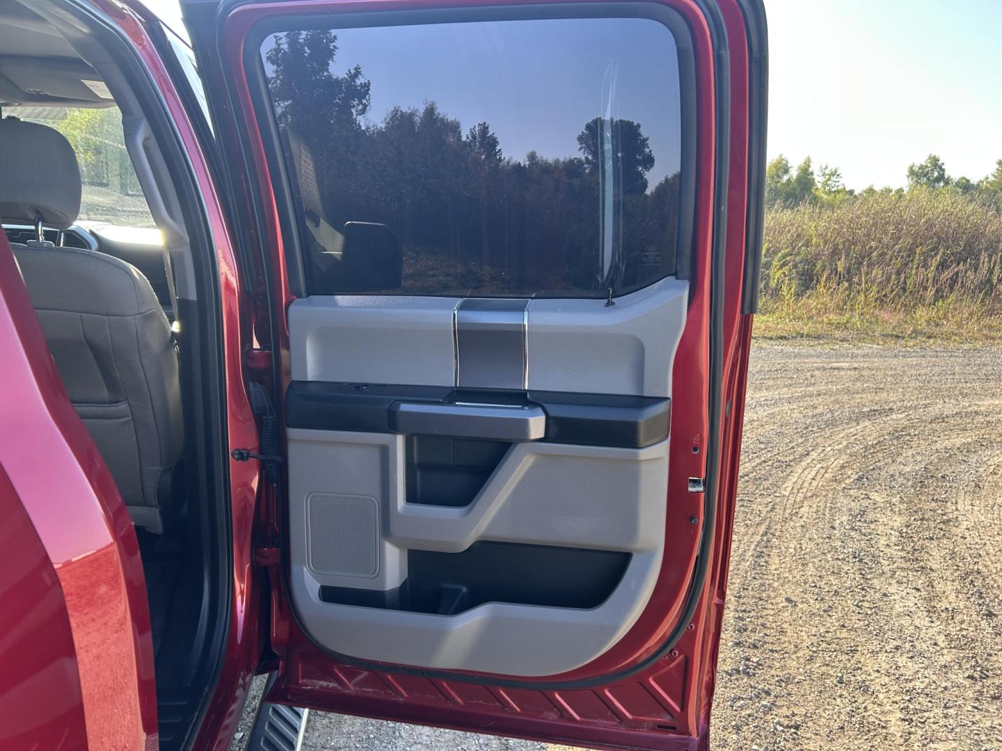 2015 MAROON /Gray Ford F-150 XLT SuperCrew 6.5-ft. Bed 4WD (1FTEW1EP7FK) with an 2.7L V6 DOHC 24V engine, 6-Speed Automatic transmission, located at 506 S. Kingshighway, Cape Girardeau, MO, 63703, (573) 235-5000, 37.294991, -89.553635 - 2015 Ford F-150 XLT 199xxx miles 4x4 2.7L V6 Automatic Backup Camera Heated Front Seats Power Driver Seat Bluetooth Cruise Power Windows/Locks/Mirrors We have financing available and we accept trades! Fill out a credit application on our website or come by today! If you have any question - Photo#21