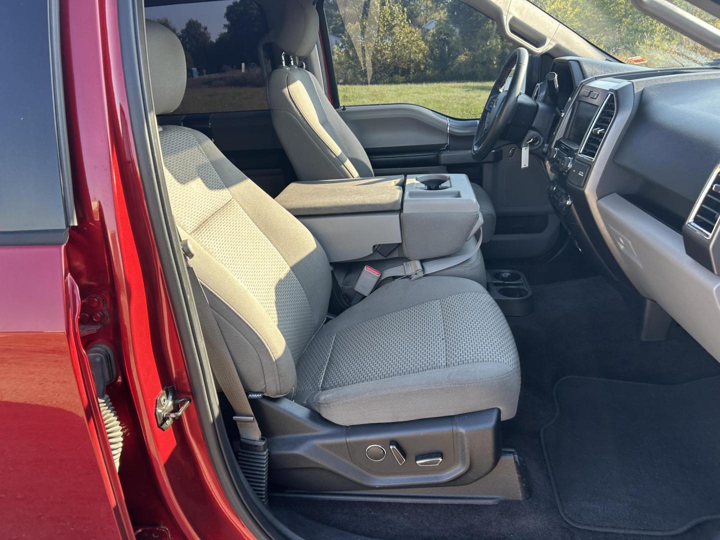 2015 MAROON /Gray Ford F-150 XLT SuperCrew 6.5-ft. Bed 4WD (1FTEW1EP7FK) with an 2.7L V6 DOHC 24V engine, 6-Speed Automatic transmission, located at 506 S. Kingshighway, Cape Girardeau, MO, 63703, (573) 235-5000, 37.294991, -89.553635 - 2015 Ford F-150 XLT 199xxx miles 4x4 2.7L V6 Automatic Backup Camera Heated Front Seats Power Driver Seat Bluetooth Cruise Power Windows/Locks/Mirrors We have financing available and we accept trades! Fill out a credit application on our website or come by today! If you have any question - Photo#16