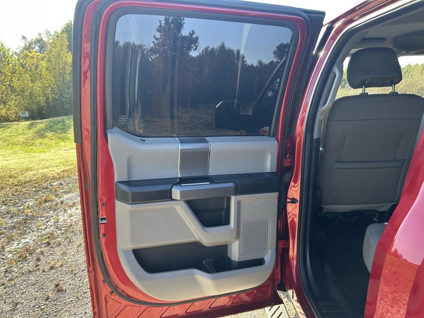 2015 MAROON /Gray Ford F-150 XLT SuperCrew 6.5-ft. Bed 4WD (1FTEW1EP7FK) with an 2.7L V6 DOHC 24V engine, 6-Speed Automatic transmission, located at 506 S. Kingshighway, Cape Girardeau, MO, 63703, (573) 235-5000, 37.294991, -89.553635 - 2015 Ford F-150 XLT 199xxx miles 4x4 2.7L V6 Automatic Backup Camera Heated Front Seats Power Driver Seat Bluetooth Cruise Power Windows/Locks/Mirrors We have financing available and we accept trades! Fill out a credit application on our website or come by today! If you have any question - Photo#19