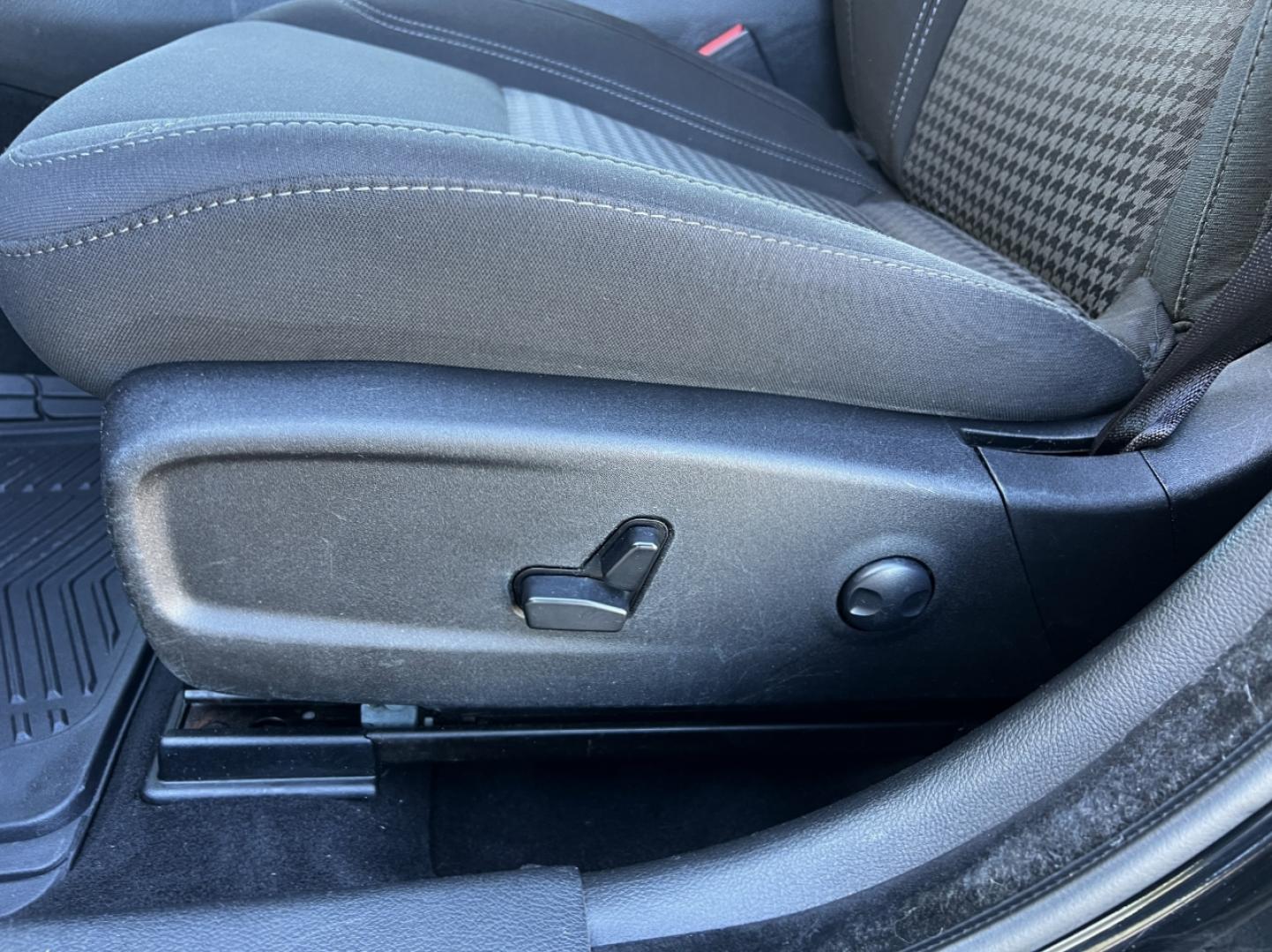 2023 BLACK /Black Cloth Dodge Charger SXT (2C3CDXBG5PH) with an 3.6L V6 engine, Automatic transmission, located at 2990 Old Orchard Rd., Jackson, MO, 63755, 37.354214, -89.612106 - 2023 Dodge Charger SXT 1-Owner 63xxx miles Rear Wheel Drive 3.6L V6 Automatic Backup Camera Power Driver Seat Bluetooth Remote Start Cruise Power Windows/Locks/Mirrors We have financing available and we accept trades! Fill out a credit application on our website or come by today! If you - Photo#3