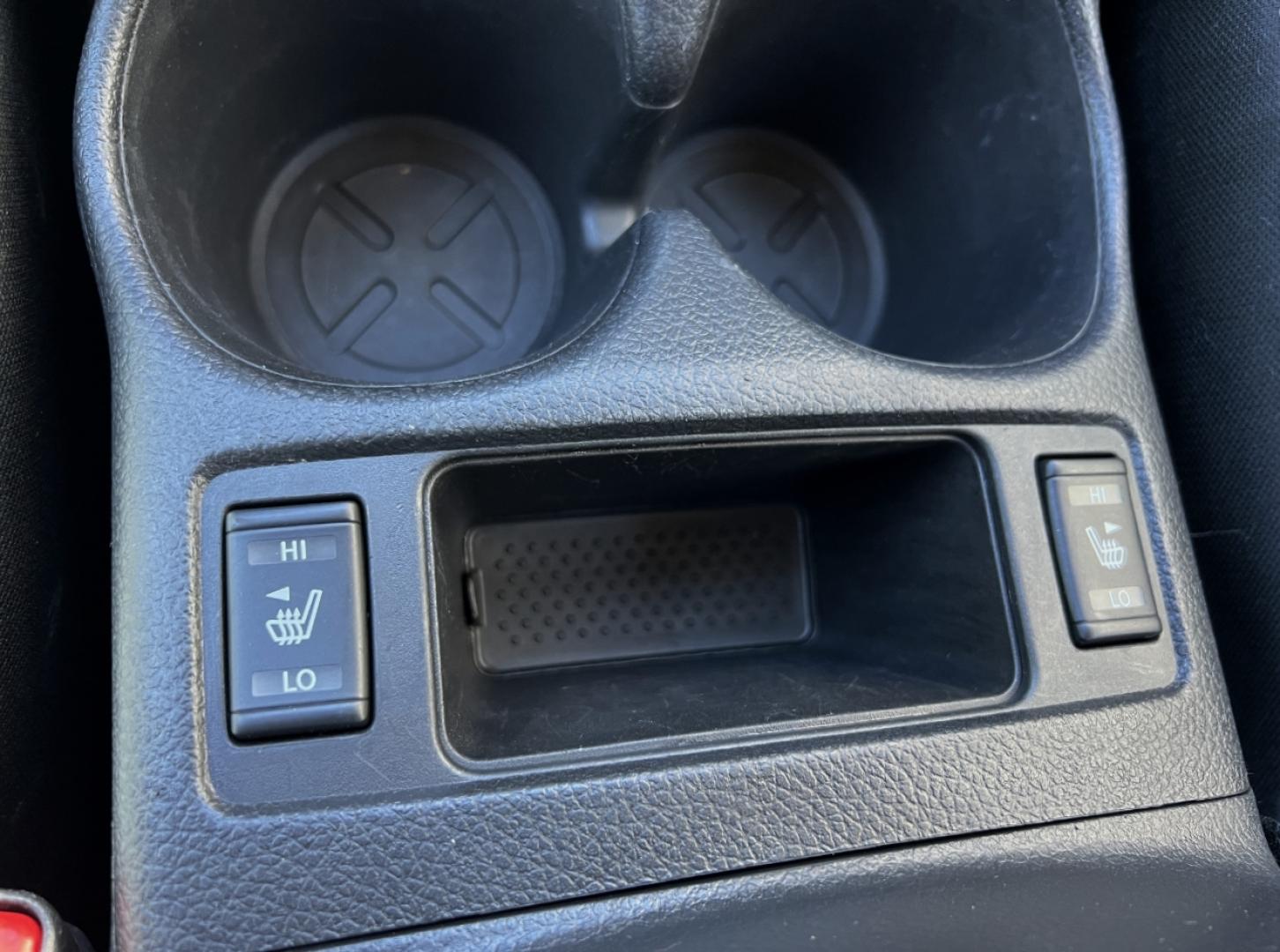 2020 WHITE /Black Cloth Nissan Rogue S AWD (5N1AT2MV8LC) with an 2.5L 4 Cyl. engine, CVT transmission, located at 2990 Old Orchard Rd., Jackson, MO, 63755, 37.354214, -89.612106 - 2020 Nissan Rogue S Only 59xxx miles All Wheel Drive 2.5L 4 Cyl. Automatic Backup Camera Heated Seats Bluetooth Cruise Power Windows/Locks/Mirrors We have financing available and we accept trades! Fill out a credit application on our website or come by today! If you have any questions, gi - Photo#4