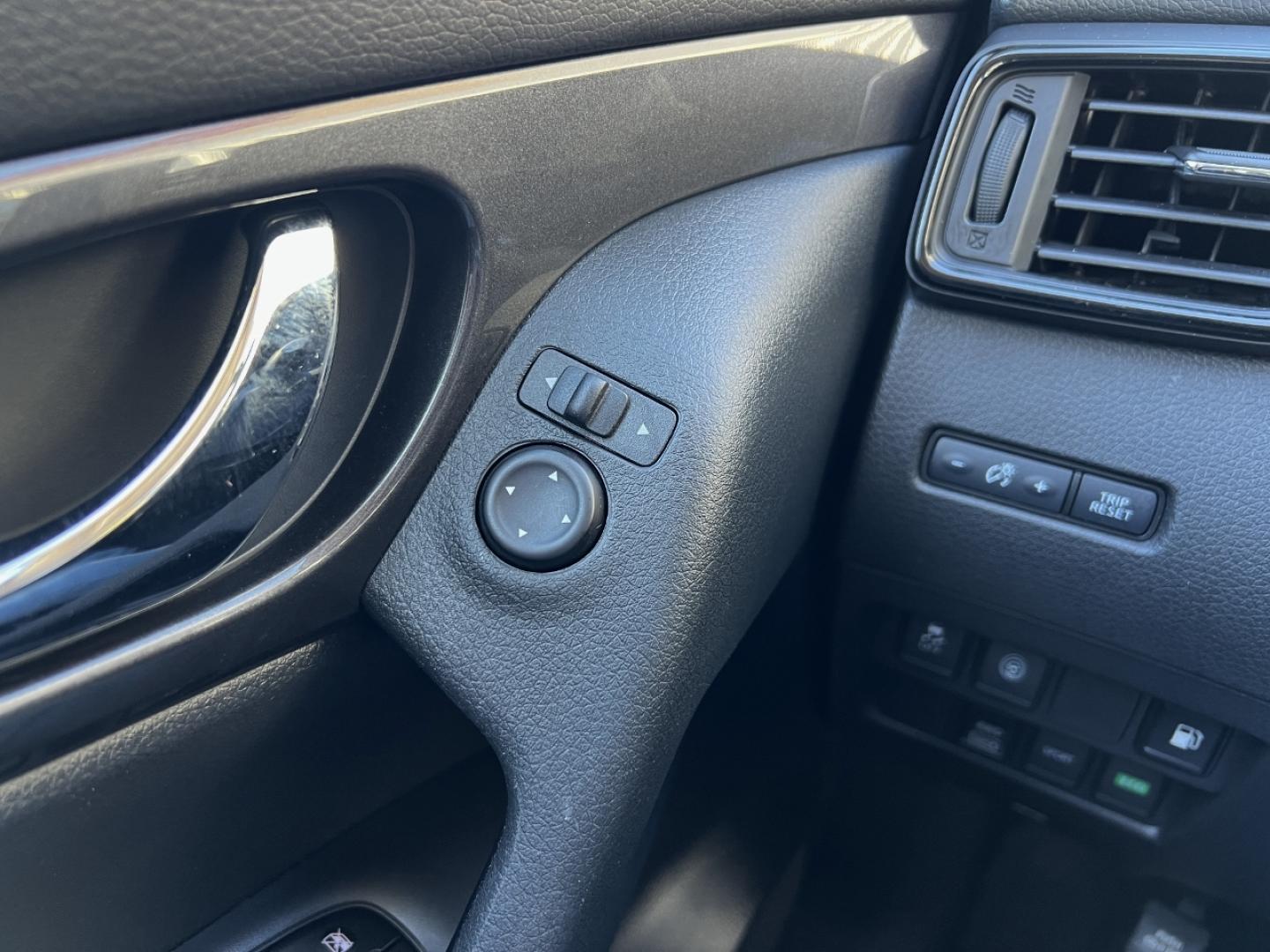 2020 WHITE /Black Cloth Nissan Rogue S AWD (5N1AT2MV8LC) with an 2.5L 4 Cyl. engine, CVT transmission, located at 2990 Old Orchard Rd., Jackson, MO, 63755, 37.354214, -89.612106 - 2020 Nissan Rogue S Only 59xxx miles All Wheel Drive 2.5L 4 Cyl. Automatic Backup Camera Heated Seats Bluetooth Cruise Power Windows/Locks/Mirrors We have financing available and we accept trades! Fill out a credit application on our website or come by today! If you have any questions, gi - Photo#26