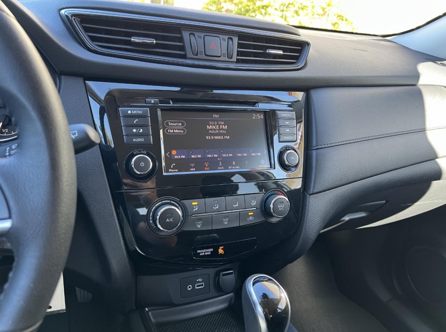 2020 WHITE /Black Cloth Nissan Rogue S AWD (5N1AT2MV8LC) with an 2.5L 4 Cyl. engine, CVT transmission, located at 2990 Old Orchard Rd., Jackson, MO, 63755, 37.354214, -89.612106 - 2020 Nissan Rogue S Only 59xxx miles All Wheel Drive 2.5L 4 Cyl. Automatic Backup Camera Heated Seats Bluetooth Cruise Power Windows/Locks/Mirrors We have financing available and we accept trades! Fill out a credit application on our website or come by today! If you have any questions, gi - Photo#27