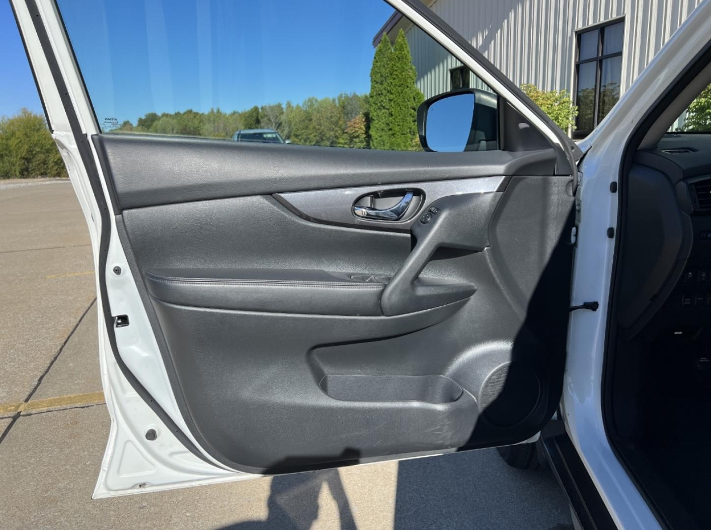 2020 WHITE /Black Cloth Nissan Rogue S AWD (5N1AT2MV8LC) with an 2.5L 4 Cyl. engine, CVT transmission, located at 2990 Old Orchard Rd., Jackson, MO, 63755, 37.354214, -89.612106 - 2020 Nissan Rogue S Only 59xxx miles All Wheel Drive 2.5L 4 Cyl. Automatic Backup Camera Heated Seats Bluetooth Cruise Power Windows/Locks/Mirrors We have financing available and we accept trades! Fill out a credit application on our website or come by today! If you have any questions, gi - Photo#12