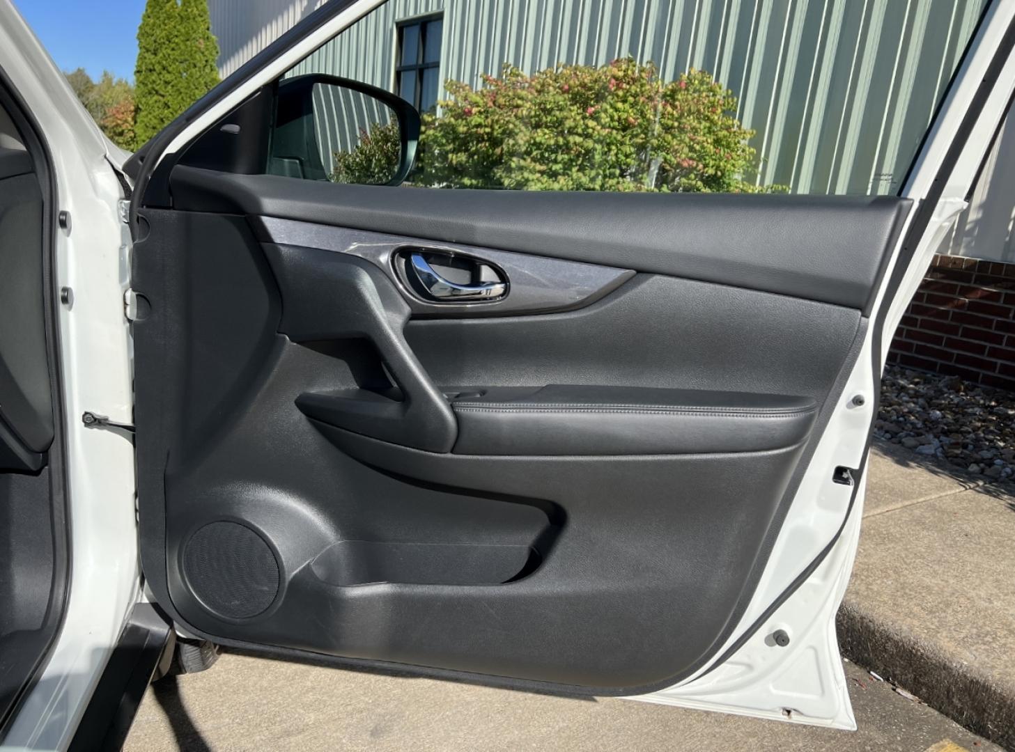 2020 WHITE /Black Cloth Nissan Rogue S AWD (5N1AT2MV8LC) with an 2.5L 4 Cyl. engine, CVT transmission, located at 2990 Old Orchard Rd., Jackson, MO, 63755, 37.354214, -89.612106 - 2020 Nissan Rogue S Only 59xxx miles All Wheel Drive 2.5L 4 Cyl. Automatic Backup Camera Heated Seats Bluetooth Cruise Power Windows/Locks/Mirrors We have financing available and we accept trades! Fill out a credit application on our website or come by today! If you have any questions, gi - Photo#14