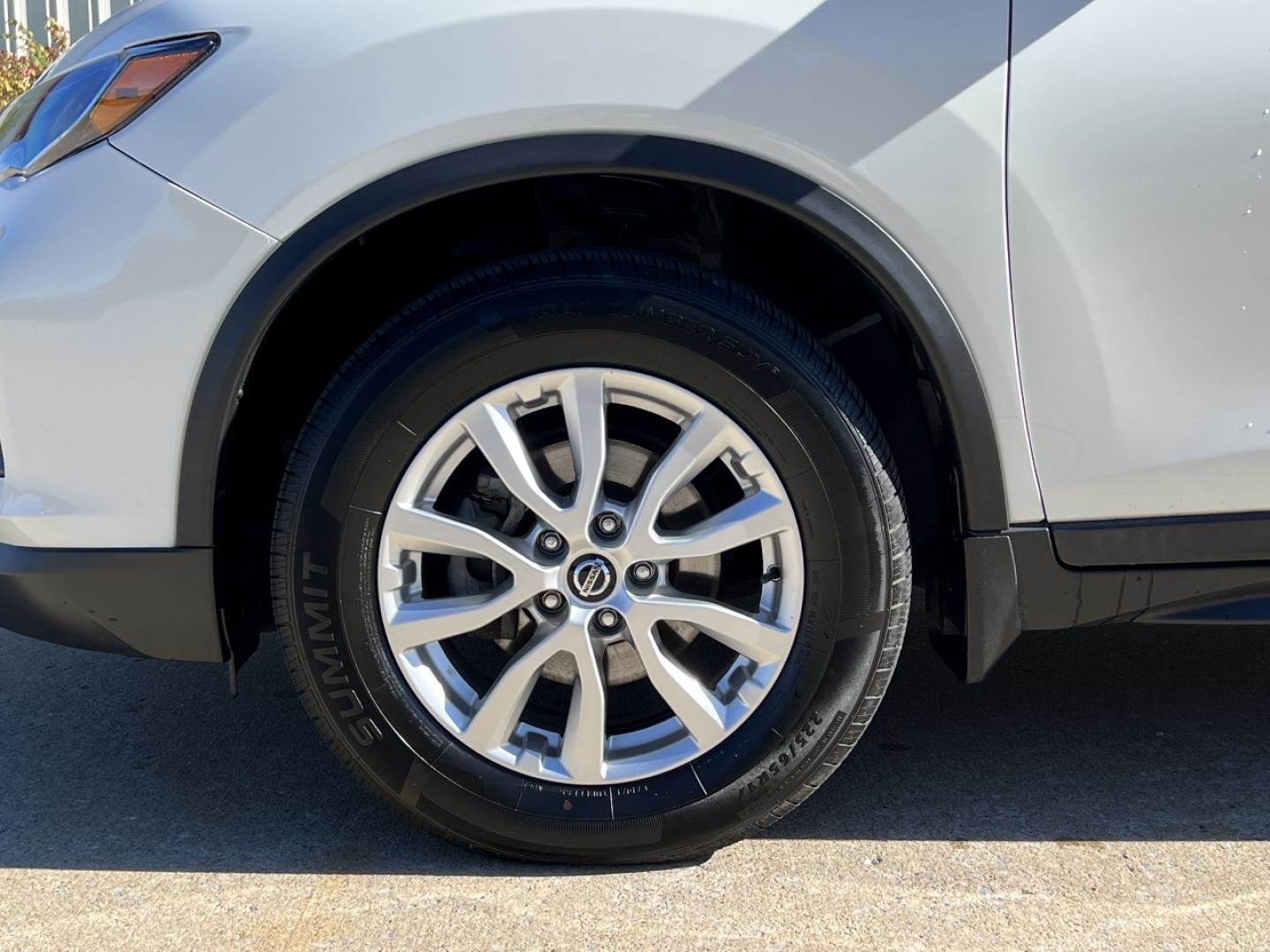 2020 WHITE /Black Cloth Nissan Rogue S AWD (5N1AT2MV8LC) with an 2.5L 4 Cyl. engine, CVT transmission, located at 2990 Old Orchard Rd., Jackson, MO, 63755, 37.354214, -89.612106 - 2020 Nissan Rogue S Only 59xxx miles All Wheel Drive 2.5L 4 Cyl. Automatic Backup Camera Heated Seats Bluetooth Cruise Power Windows/Locks/Mirrors We have financing available and we accept trades! Fill out a credit application on our website or come by today! If you have any questions, gi - Photo#31