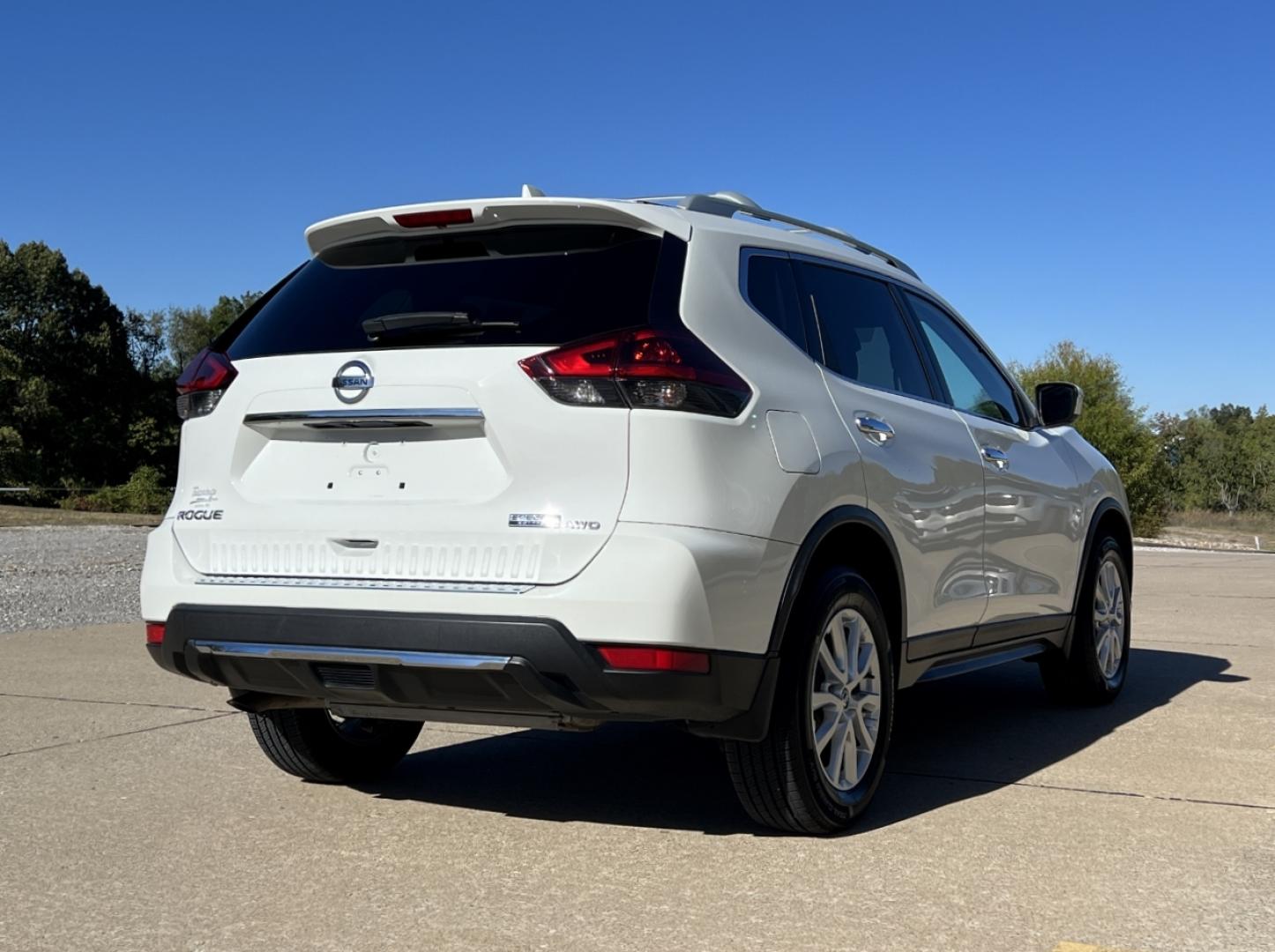 2020 WHITE /Black Cloth Nissan Rogue S AWD (5N1AT2MV8LC) with an 2.5L 4 Cyl. engine, CVT transmission, located at 2990 Old Orchard Rd., Jackson, MO, 63755, 37.354214, -89.612106 - 2020 Nissan Rogue S Only 59xxx miles All Wheel Drive 2.5L 4 Cyl. Automatic Backup Camera Heated Seats Bluetooth Cruise Power Windows/Locks/Mirrors We have financing available and we accept trades! Fill out a credit application on our website or come by today! If you have any questions, gi - Photo#8
