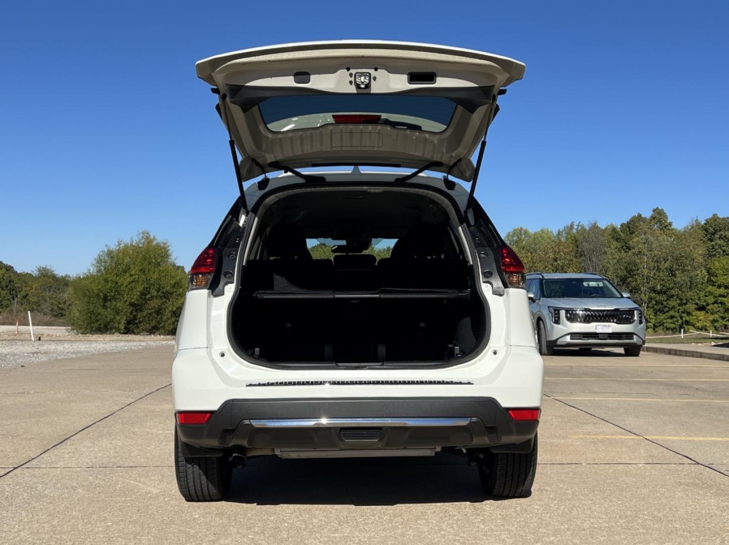 2020 WHITE /Black Cloth Nissan Rogue S AWD (5N1AT2MV8LC) with an 2.5L 4 Cyl. engine, CVT transmission, located at 2990 Old Orchard Rd., Jackson, MO, 63755, 37.354214, -89.612106 - 2020 Nissan Rogue S Only 59xxx miles All Wheel Drive 2.5L 4 Cyl. Automatic Backup Camera Heated Seats Bluetooth Cruise Power Windows/Locks/Mirrors We have financing available and we accept trades! Fill out a credit application on our website or come by today! If you have any questions, gi - Photo#18