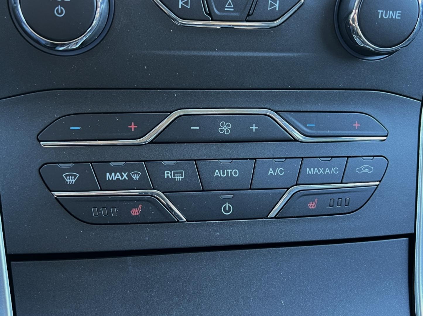 2018 RED /Black Leather Ford Edge SEL AWD (2FMPK4J96JB) with an 2.0L 4 Cyl. engine, Automatic transmission, located at 506 S. Kingshighway, Cape Girardeau, MO, 63703, (573) 235-5000, 37.294991, -89.553635 - 2018 Ford Edge SEL 1-Owner 76xxx miles All Wheel Drive 2.0L 4 Cyl. Automatic Leather Navigation Power/Heated Seats Backup Camera Bluetooth Remote Start Cruise Power Windows/Locks/Mirrors We have financing available and we accept trades! Fill out a credit application on our website or c - Photo#28