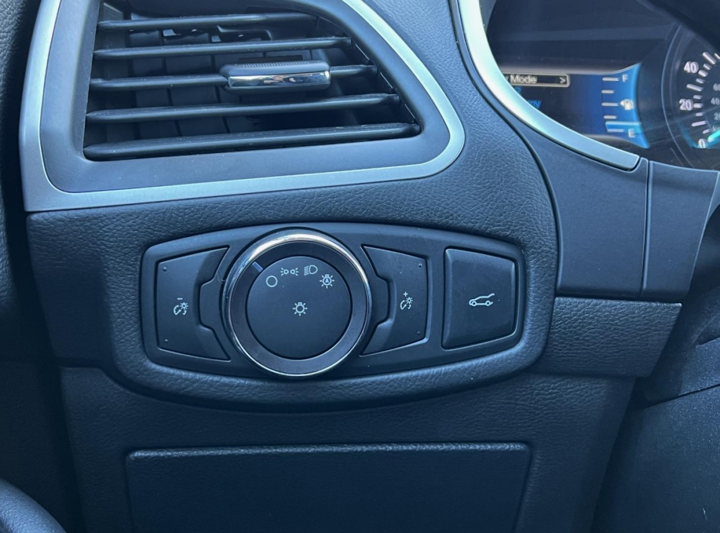 2018 RED /Black Leather Ford Edge SEL AWD (2FMPK4J96JB) with an 2.0L 4 Cyl. engine, Automatic transmission, located at 506 S. Kingshighway, Cape Girardeau, MO, 63703, (573) 235-5000, 37.294991, -89.553635 - 2018 Ford Edge SEL 1-Owner 76xxx miles All Wheel Drive 2.0L 4 Cyl. Automatic Leather Navigation Power/Heated Seats Backup Camera Bluetooth Remote Start Cruise Power Windows/Locks/Mirrors We have financing available and we accept trades! Fill out a credit application on our website or c - Photo#32