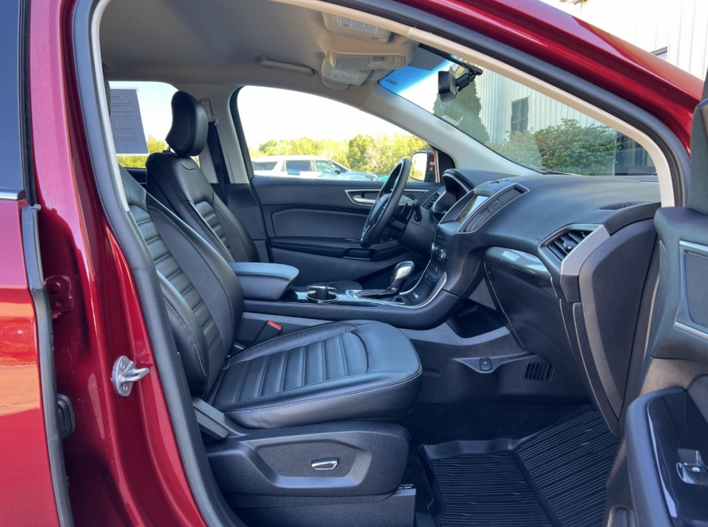 2018 RED /Black Leather Ford Edge SEL AWD (2FMPK4J96JB) with an 2.0L 4 Cyl. engine, Automatic transmission, located at 506 S. Kingshighway, Cape Girardeau, MO, 63703, (573) 235-5000, 37.294991, -89.553635 - 2018 Ford Edge SEL 1-Owner 76xxx miles All Wheel Drive 2.0L 4 Cyl. Automatic Leather Navigation Power/Heated Seats Backup Camera Bluetooth Remote Start Cruise Power Windows/Locks/Mirrors We have financing available and we accept trades! Fill out a credit application on our website or c - Photo#17