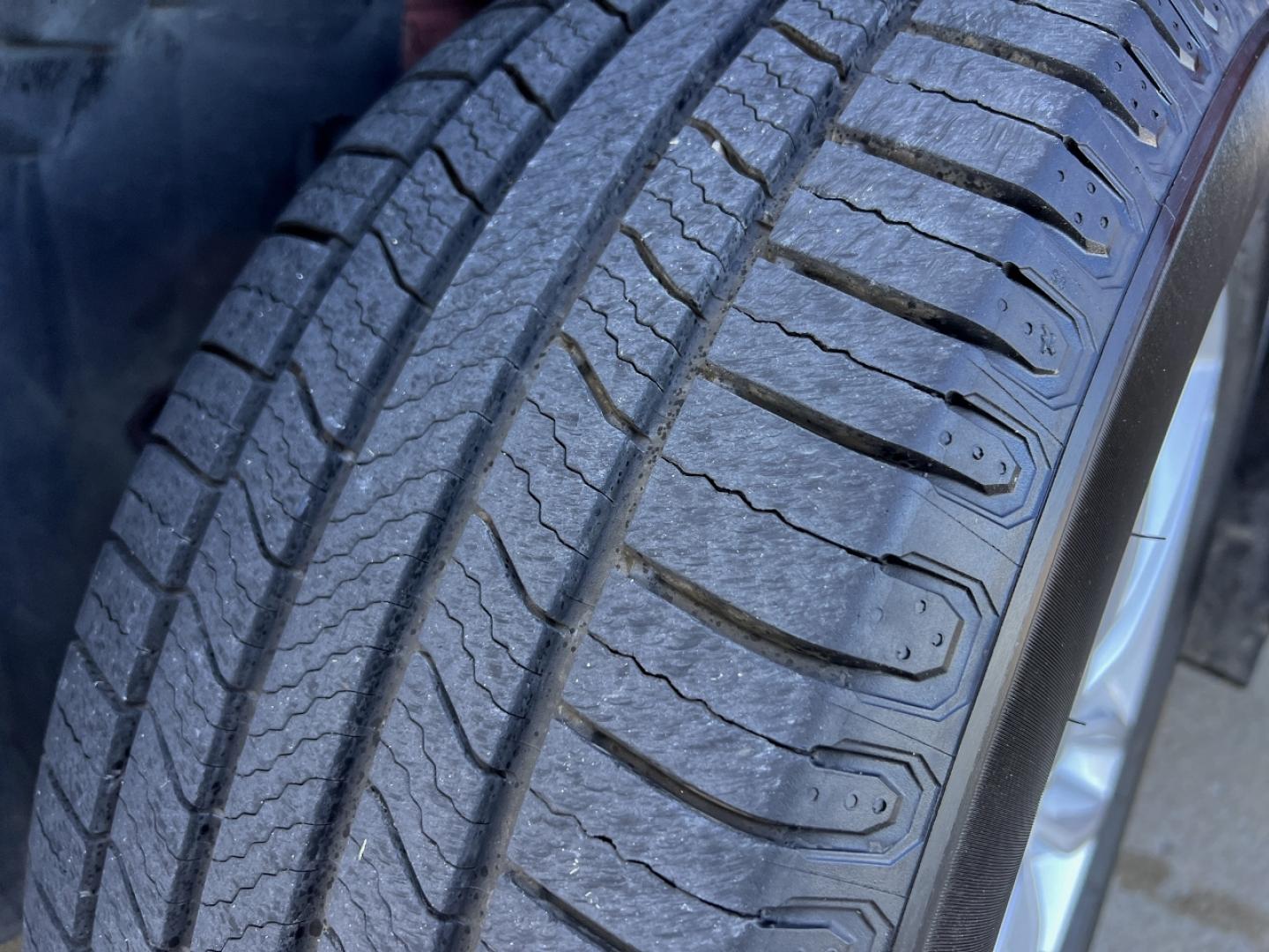 2018 RED /Black Leather Ford Edge SEL AWD (2FMPK4J96JB) with an 2.0L 4 Cyl. engine, Automatic transmission, located at 506 S. Kingshighway, Cape Girardeau, MO, 63703, (573) 235-5000, 37.294991, -89.553635 - 2018 Ford Edge SEL 1-Owner 76xxx miles All Wheel Drive 2.0L 4 Cyl. Automatic Leather Navigation Power/Heated Seats Backup Camera Bluetooth Remote Start Cruise Power Windows/Locks/Mirrors We have financing available and we accept trades! Fill out a credit application on our website or c - Photo#37