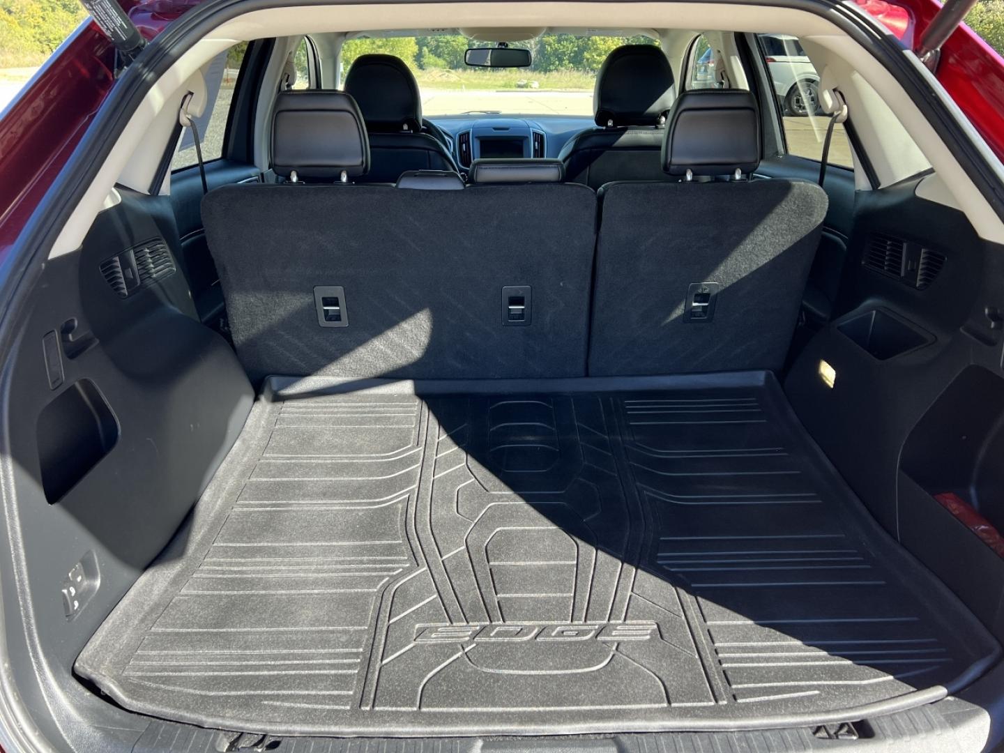 2018 RED /Black Leather Ford Edge SEL AWD (2FMPK4J96JB) with an 2.0L 4 Cyl. engine, Automatic transmission, located at 506 S. Kingshighway, Cape Girardeau, MO, 63703, (573) 235-5000, 37.294991, -89.553635 - 2018 Ford Edge SEL 1-Owner 76xxx miles All Wheel Drive 2.0L 4 Cyl. Automatic Leather Navigation Power/Heated Seats Backup Camera Bluetooth Remote Start Cruise Power Windows/Locks/Mirrors We have financing available and we accept trades! Fill out a credit application on our website or c - Photo#21