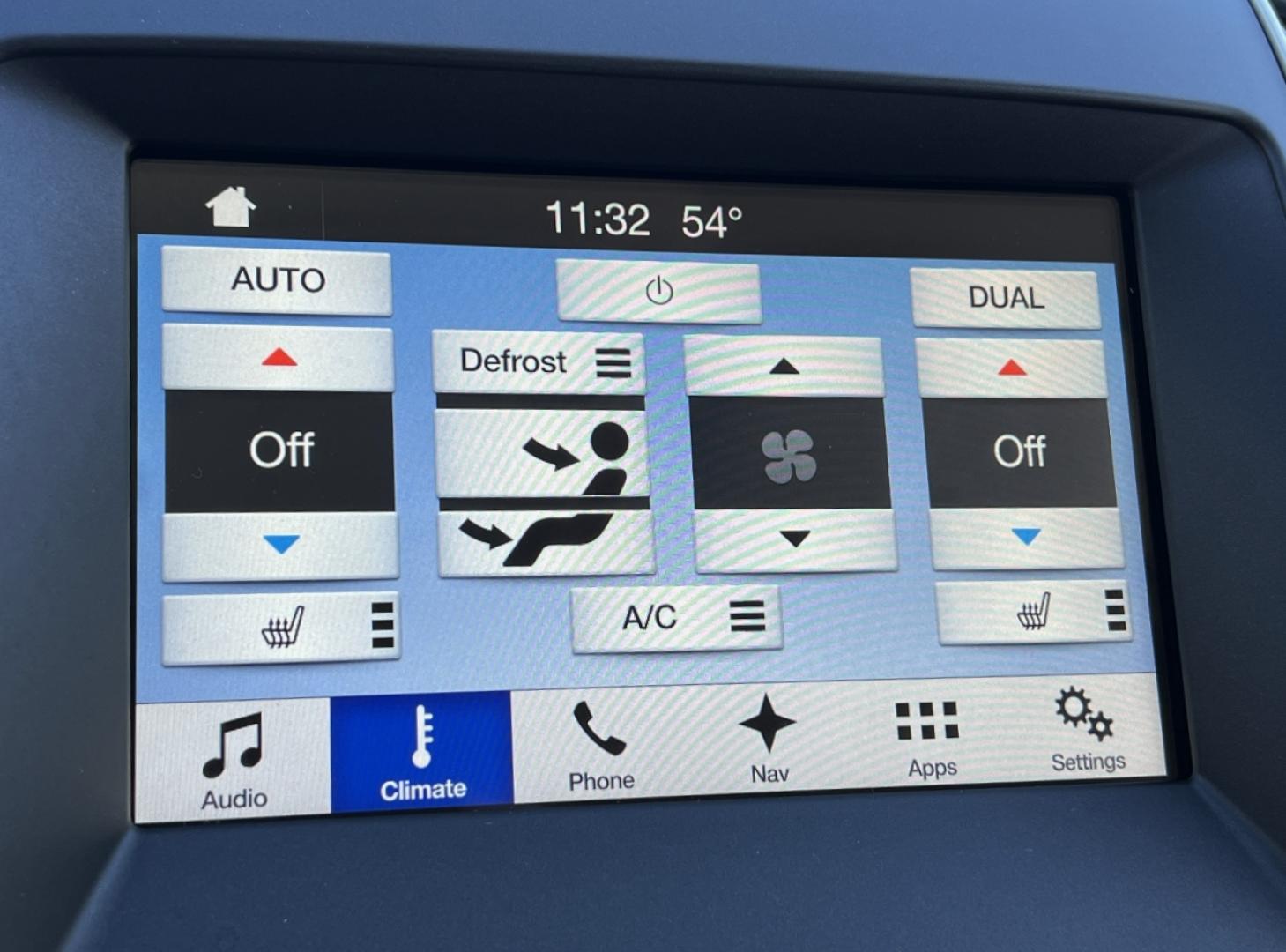 2018 RED /Black Leather Ford Edge SEL AWD (2FMPK4J96JB) with an 2.0L 4 Cyl. engine, Automatic transmission, located at 506 S. Kingshighway, Cape Girardeau, MO, 63703, (573) 235-5000, 37.294991, -89.553635 - 2018 Ford Edge SEL 1-Owner 76xxx miles All Wheel Drive 2.0L 4 Cyl. Automatic Leather Navigation Power/Heated Seats Backup Camera Bluetooth Remote Start Cruise Power Windows/Locks/Mirrors We have financing available and we accept trades! Fill out a credit application on our website or c - Photo#3