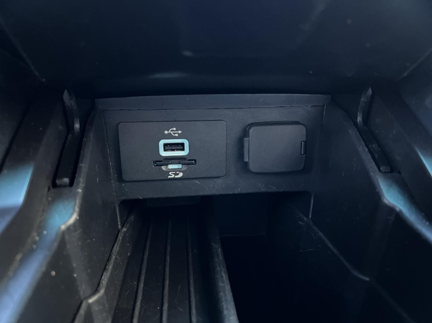 2016 WHITE /Black Leather Ford Explorer Sport 4WD (1FM5K8GT6GG) with an 3.5L V6 engine, Automatic transmission, located at 2990 Old Orchard Rd., Jackson, MO, 63755, 37.354214, -89.612106 - 2016 Ford Explorer Sport 142xxx miles 4 Wheel Drive 3.5L V6 Automatic Leather 3rd Row Navigation Power/Heated/Cooled Seats Heated Seats Backup Camera Bluetooth Remote Start Cruise Power Windows/Locks/Mirrors We have financing available and we accept trades! Fill out a credit applicati - Photo#31