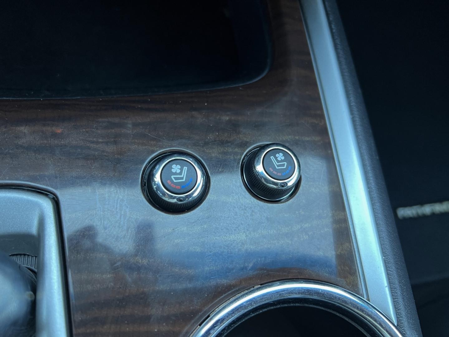 2015 SILVER /Black Leather Nissan Pathfinder Platinum 4WD (5N1AR2MM1FC) with an 3.5L V6 engine, Continuously Variable Transmission transmission, located at 2990 Old Orchard Rd., Jackson, MO, 63755, 37.354214, -89.612106 - 2015 Nissan Platinum 148xxx miles 4 Wheel Drive 3.5L V6 Automatic Leather 3rd Row Navigation Rear Entertainment Power/Heated/Cooled Seats Heated Rear Seats Heated Steering Wheel Backup Camera Sunroof Bluetooth Remote Start Cruise Power Windows/Locks/Mirrors We have financing availa - Photo#5