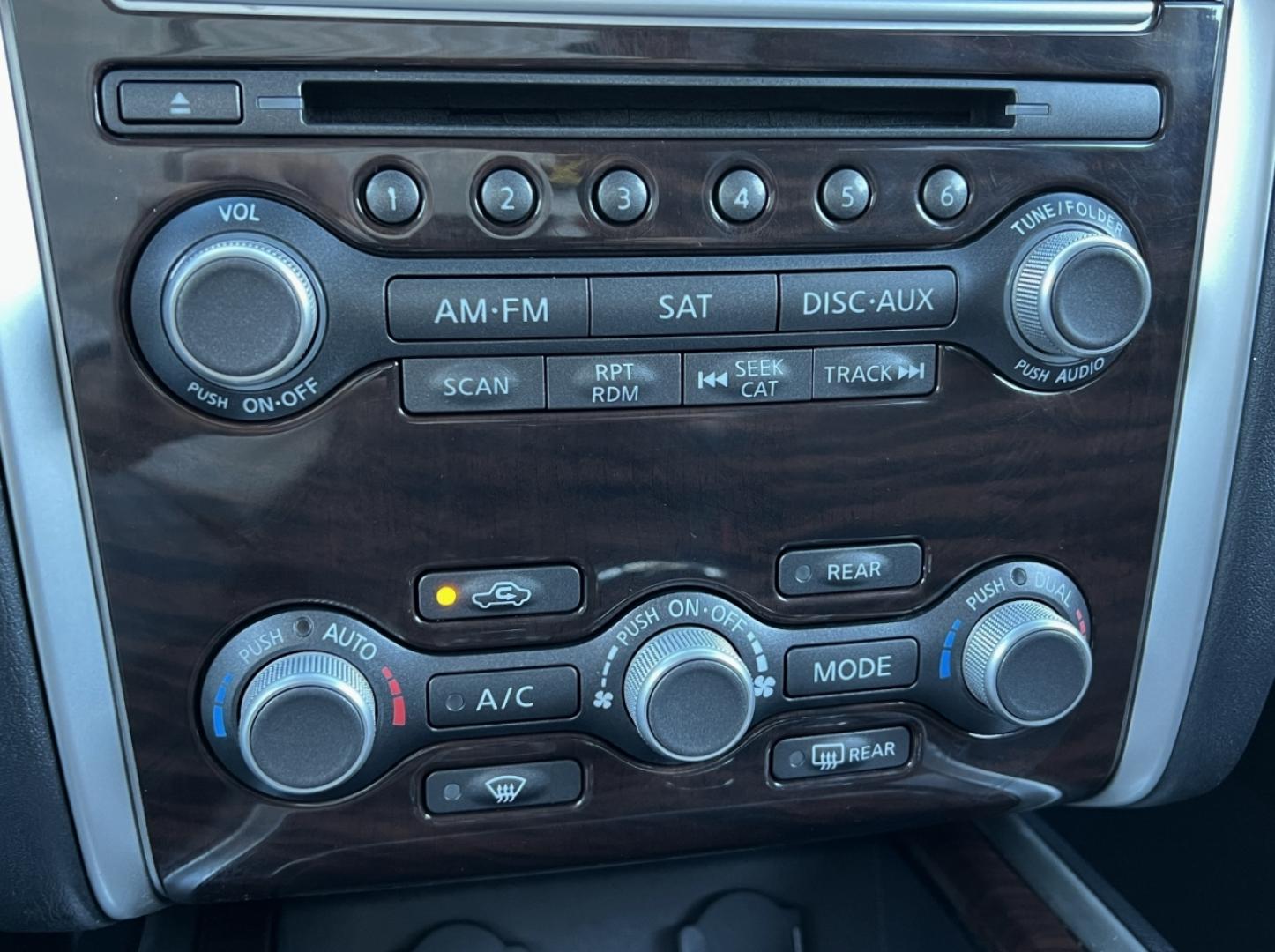 2015 SILVER /Black Leather Nissan Pathfinder Platinum 4WD (5N1AR2MM1FC) with an 3.5L V6 engine, Continuously Variable Transmission transmission, located at 2990 Old Orchard Rd., Jackson, MO, 63755, 37.354214, -89.612106 - 2015 Nissan Platinum 148xxx miles 4 Wheel Drive 3.5L V6 Automatic Leather 3rd Row Navigation Rear Entertainment Power/Heated/Cooled Seats Heated Rear Seats Heated Steering Wheel Backup Camera Sunroof Bluetooth Remote Start Cruise Power Windows/Locks/Mirrors We have financing availa - Photo#34