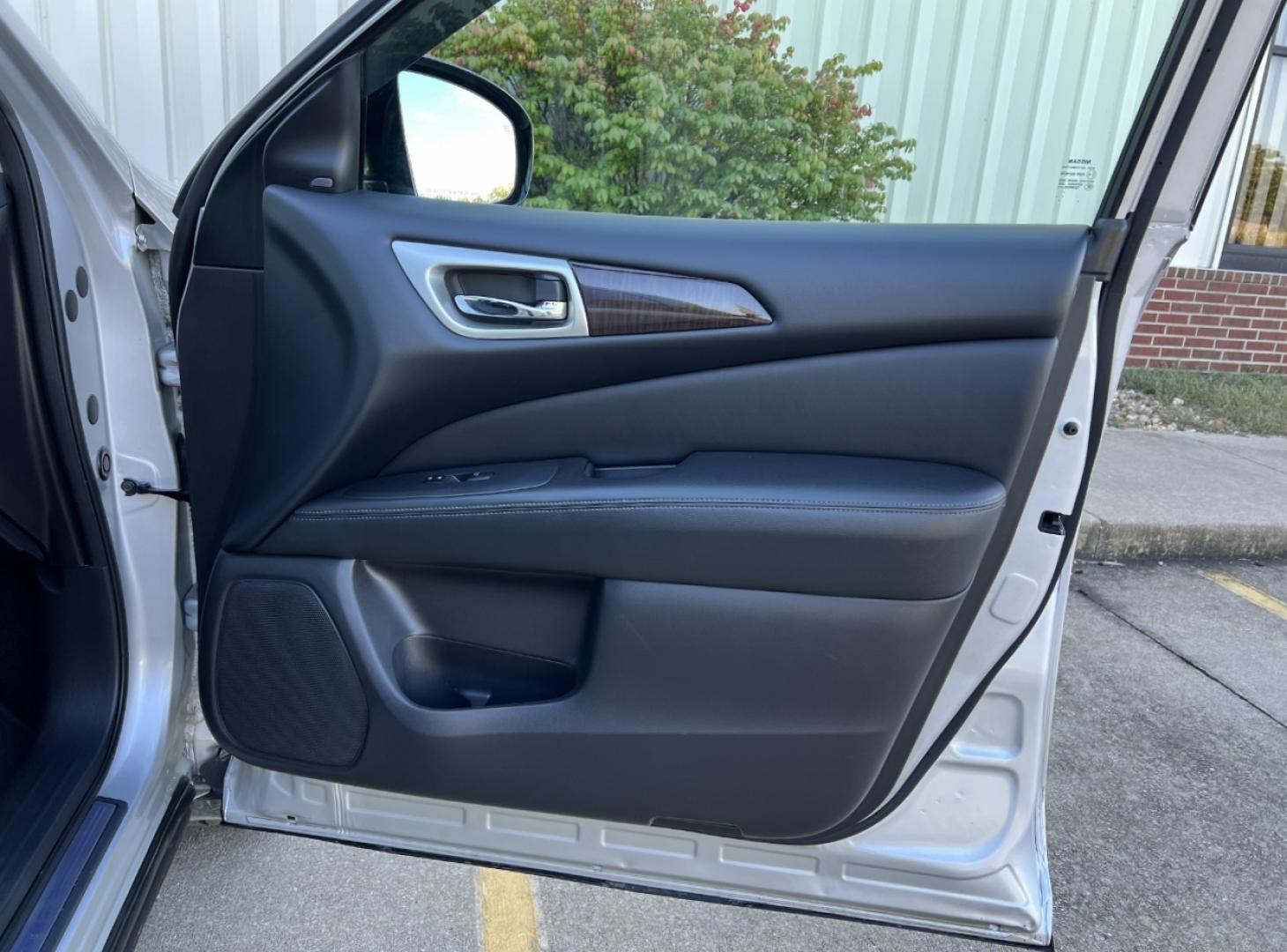 2015 SILVER /Black Leather Nissan Pathfinder Platinum 4WD (5N1AR2MM1FC) with an 3.5L V6 engine, Continuously Variable Transmission transmission, located at 2990 Old Orchard Rd., Jackson, MO, 63755, 37.354214, -89.612106 - 2015 Nissan Platinum 148xxx miles 4 Wheel Drive 3.5L V6 Automatic Leather 3rd Row Navigation Rear Entertainment Power/Heated/Cooled Seats Heated Rear Seats Heated Steering Wheel Backup Camera Sunroof Bluetooth Remote Start Cruise Power Windows/Locks/Mirrors We have financing availa - Photo#20