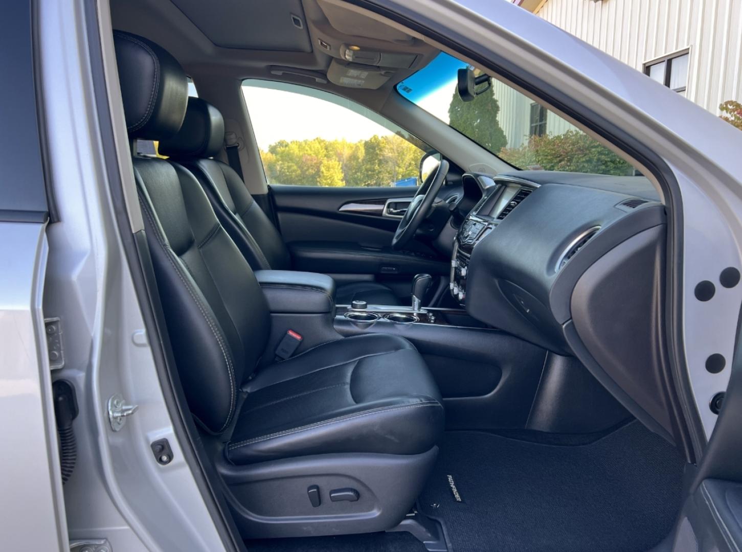 2015 SILVER /Black Leather Nissan Pathfinder Platinum 4WD (5N1AR2MM1FC) with an 3.5L V6 engine, Continuously Variable Transmission transmission, located at 2990 Old Orchard Rd., Jackson, MO, 63755, 37.354214, -89.612106 - 2015 Nissan Platinum 148xxx miles 4 Wheel Drive 3.5L V6 Automatic Leather 3rd Row Navigation Rear Entertainment Power/Heated/Cooled Seats Heated Rear Seats Heated Steering Wheel Backup Camera Sunroof Bluetooth Remote Start Cruise Power Windows/Locks/Mirrors We have financing availa - Photo#21