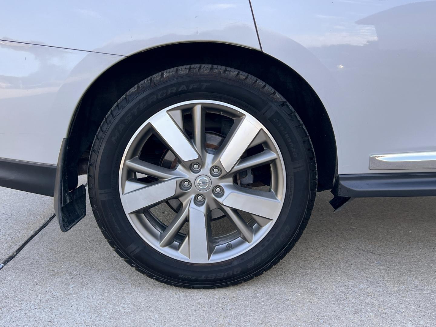 2015 SILVER /Black Leather Nissan Pathfinder Platinum 4WD (5N1AR2MM1FC) with an 3.5L V6 engine, Continuously Variable Transmission transmission, located at 2990 Old Orchard Rd., Jackson, MO, 63755, 37.354214, -89.612106 - 2015 Nissan Platinum 148xxx miles 4 Wheel Drive 3.5L V6 Automatic Leather 3rd Row Navigation Rear Entertainment Power/Heated/Cooled Seats Heated Rear Seats Heated Steering Wheel Backup Camera Sunroof Bluetooth Remote Start Cruise Power Windows/Locks/Mirrors We have financing availa - Photo#46