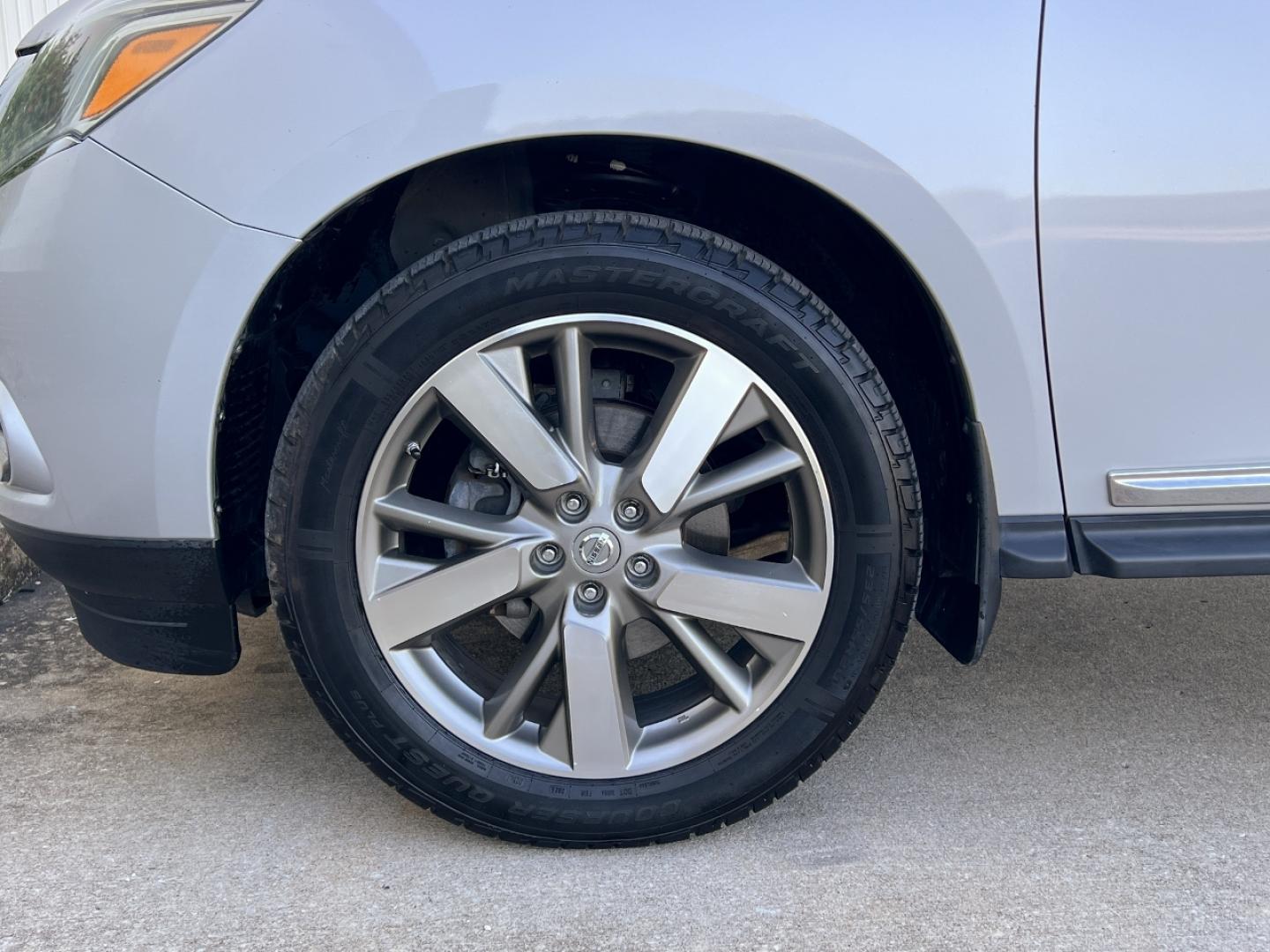 2015 SILVER /Black Leather Nissan Pathfinder Platinum 4WD (5N1AR2MM1FC) with an 3.5L V6 engine, Continuously Variable Transmission transmission, located at 2990 Old Orchard Rd., Jackson, MO, 63755, 37.354214, -89.612106 - 2015 Nissan Platinum 148xxx miles 4 Wheel Drive 3.5L V6 Automatic Leather 3rd Row Navigation Rear Entertainment Power/Heated/Cooled Seats Heated Rear Seats Heated Steering Wheel Backup Camera Sunroof Bluetooth Remote Start Cruise Power Windows/Locks/Mirrors We have financing availa - Photo#44