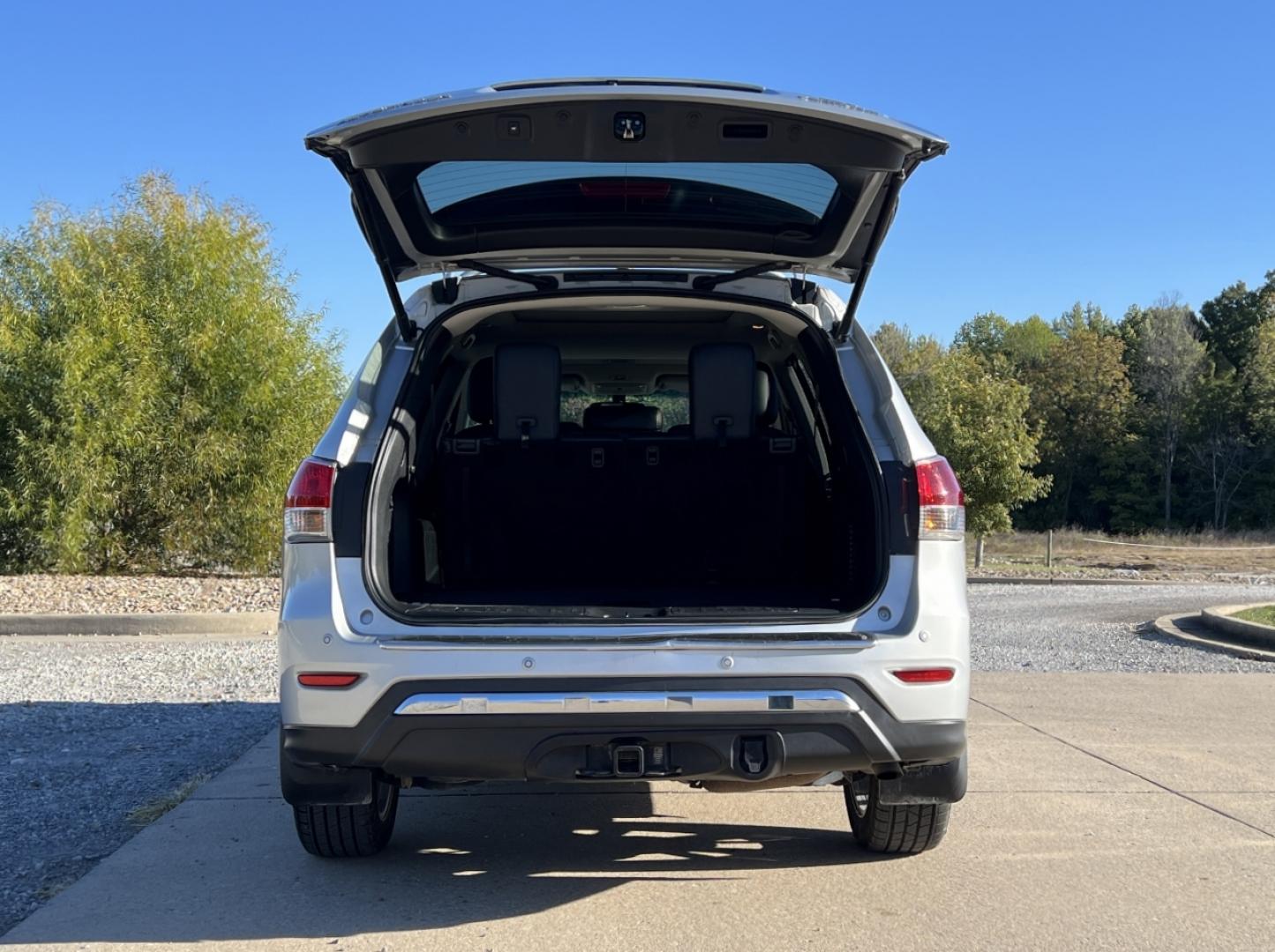 2015 SILVER /Black Leather Nissan Pathfinder Platinum 4WD (5N1AR2MM1FC) with an 3.5L V6 engine, Continuously Variable Transmission transmission, located at 2990 Old Orchard Rd., Jackson, MO, 63755, 37.354214, -89.612106 - 2015 Nissan Platinum 148xxx miles 4 Wheel Drive 3.5L V6 Automatic Leather 3rd Row Navigation Rear Entertainment Power/Heated/Cooled Seats Heated Rear Seats Heated Steering Wheel Backup Camera Sunroof Bluetooth Remote Start Cruise Power Windows/Locks/Mirrors We have financing availa - Photo#25