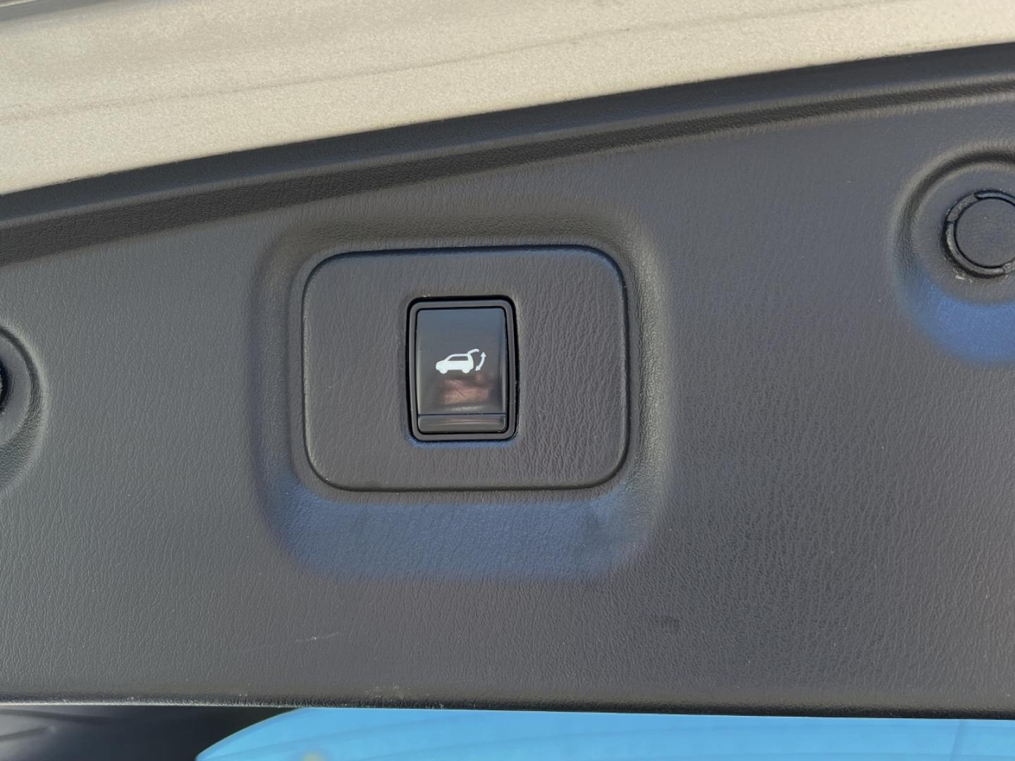 2015 SILVER /Black Leather Nissan Pathfinder Platinum 4WD (5N1AR2MM1FC) with an 3.5L V6 engine, Continuously Variable Transmission transmission, located at 2990 Old Orchard Rd., Jackson, MO, 63755, 37.354214, -89.612106 - 2015 Nissan Platinum 148xxx miles 4 Wheel Drive 3.5L V6 Automatic Leather 3rd Row Navigation Rear Entertainment Power/Heated/Cooled Seats Heated Rear Seats Heated Steering Wheel Backup Camera Sunroof Bluetooth Remote Start Cruise Power Windows/Locks/Mirrors We have financing availa - Photo#27