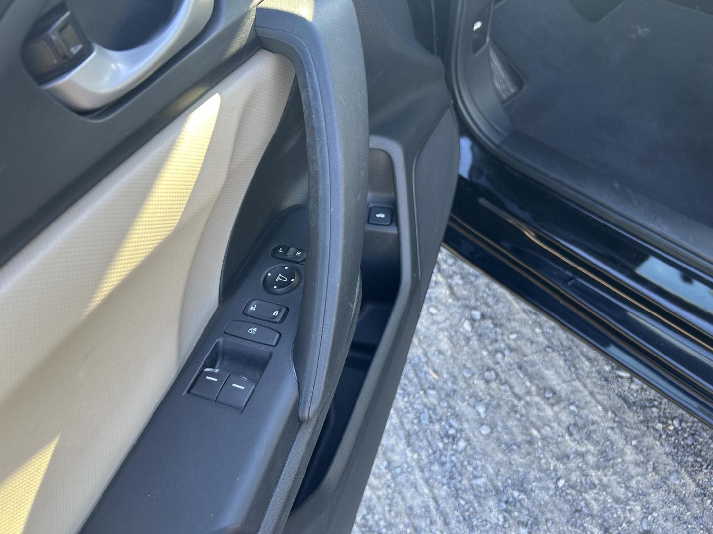 2016 BLACK /Tan Honda Civic LX-P Coupe CVT (2HGFC4B05GH) with an 2.0L L4 DOHC 16V engine, CVT transmission, located at 506 S. Kingshighway, Cape Girardeau, MO, 63703, (573) 235-5000, 37.294991, -89.553635 - 2016 Honda Civic LX-P Coupe Only 64xxx miles Front Wheel Drive 2.0L 4 Cyl. Automatic Sunroof Backup Camera Bluetooth Remote Start Cruise Power Windows/Locks/Mirrors We have financing available and we accept trades! Fill out a credit application on our website or come by today! If you hav - Photo#21