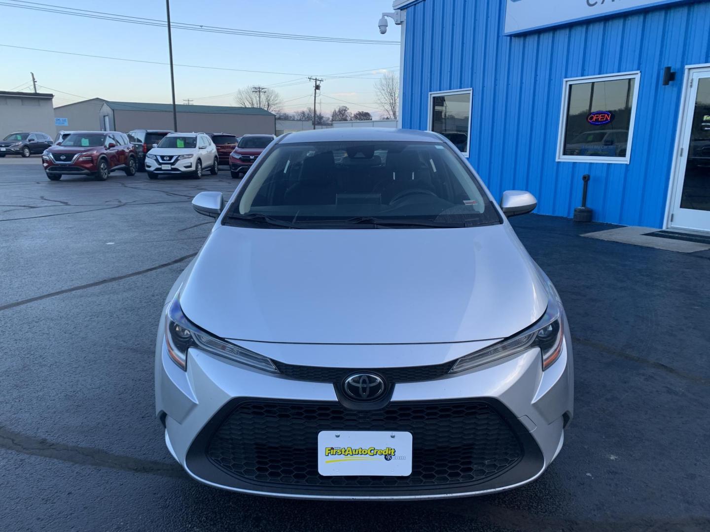2020 SILVER /Gray Toyota Corolla LE (JTDEPRAEXLJ) with an 1.8L L4 DOHC 16V engine, CVT transmission, located at 506 S. Kingshighway, Cape Girardeau, MO, 63703, (573) 235-5000, 37.294991, -89.553635 - 2020 Toyota Corolla LE 143xxx miles Front Wheel Drive 1.8L 4 Cyl. Automatic Cruise Bluetooth Dual Climate Backup Camera Power Windows/Locks/Mirrors We have financing available and we accept trades! Fill out a credit application on our website or come by today! If you have any questions, g - Photo#1