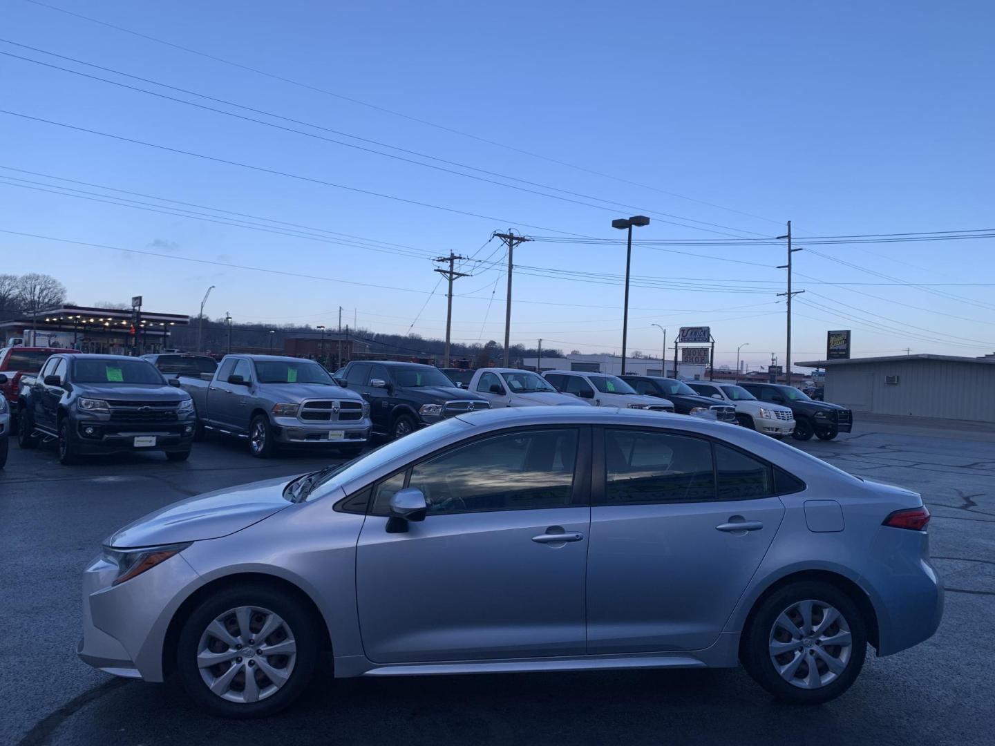 2020 SILVER /Gray Toyota Corolla LE (JTDEPRAEXLJ) with an 1.8L L4 DOHC 16V engine, CVT transmission, located at 506 S. Kingshighway, Cape Girardeau, MO, 63703, (573) 235-5000, 37.294991, -89.553635 - 2020 Toyota Corolla LE 143xxx miles Front Wheel Drive 1.8L 4 Cyl. Automatic Cruise Bluetooth Dual Climate Backup Camera Power Windows/Locks/Mirrors We have financing available and we accept trades! Fill out a credit application on our website or come by today! If you have any questions, g - Photo#4