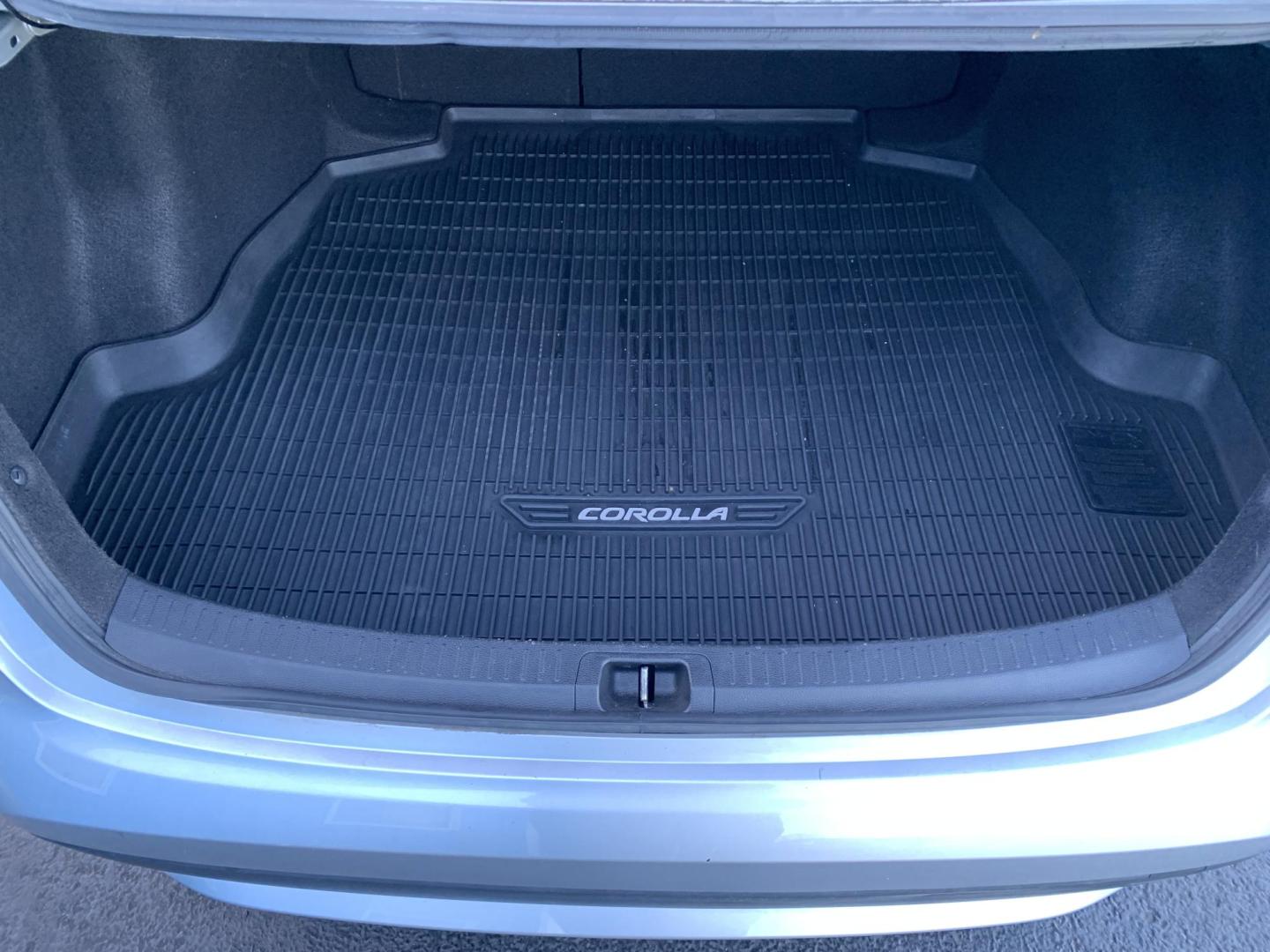 2020 SILVER /Gray Toyota Corolla LE (JTDEPRAEXLJ) with an 1.8L L4 DOHC 16V engine, CVT transmission, located at 506 S. Kingshighway, Cape Girardeau, MO, 63703, (573) 235-5000, 37.294991, -89.553635 - 2020 Toyota Corolla LE 143xxx miles Front Wheel Drive 1.8L 4 Cyl. Automatic Cruise Bluetooth Dual Climate Backup Camera Power Windows/Locks/Mirrors We have financing available and we accept trades! Fill out a credit application on our website or come by today! If you have any questions, g - Photo#7