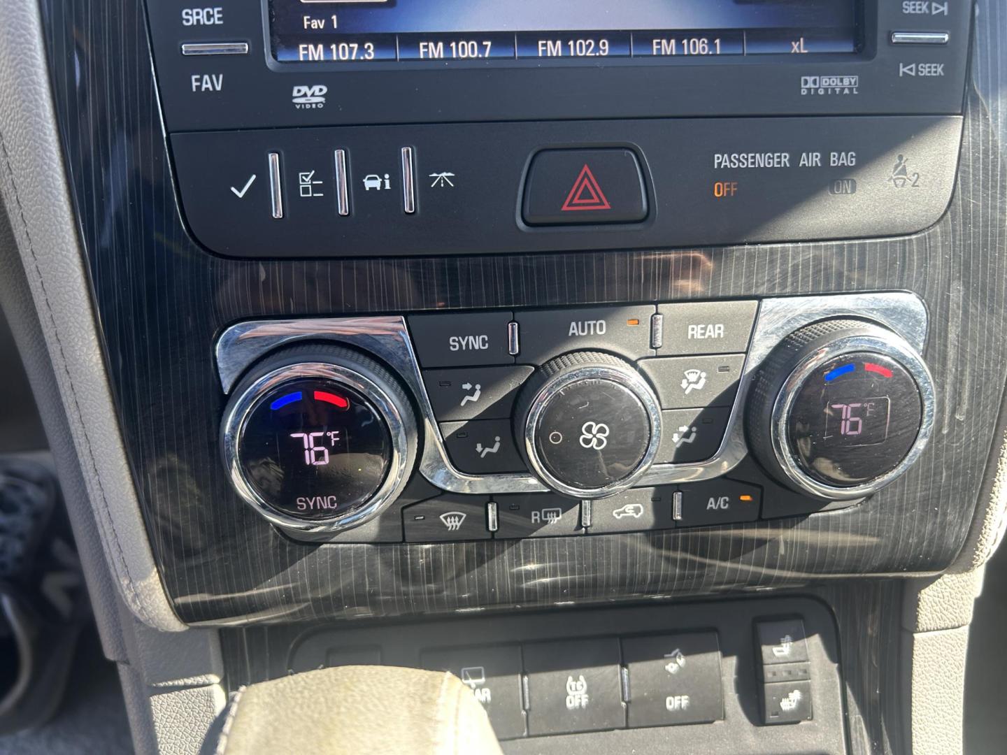 2015 GRAY /Gray Chevrolet Traverse 2LT AWD (1GNKVHKD5FJ) with an 3.6L V6 DOHC 24V engine, Automatic transmission, located at 506 S. Kingshighway, Cape Girardeau, MO, 63703, (573) 235-5000, 37.294991, -89.553635 - 2015 Chevrolet Traverse 2LT 127xxx miles Front Wheel Drive 3.6L V6 Automatic Leather 3rd Row Navigation Rear Entertainment Power/Heated Seats Heated Steering Wheel Backup Camera Sunroof/Moonroof Bluetooth Remote Start Cruise Power Windows/Locks/Mirrors We have financing available an - Photo#26