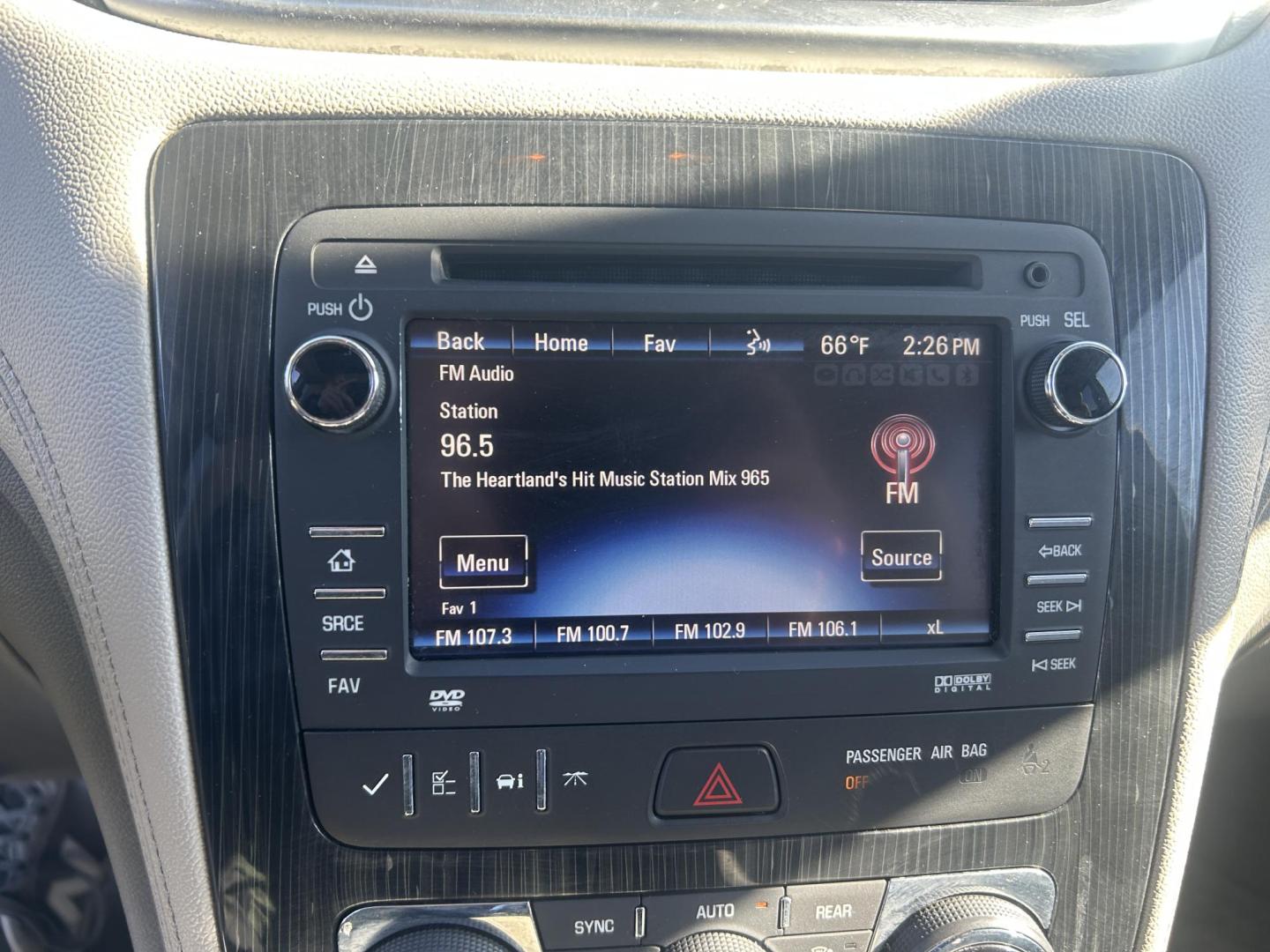 2015 GRAY /Gray Chevrolet Traverse 2LT AWD (1GNKVHKD5FJ) with an 3.6L V6 DOHC 24V engine, Automatic transmission, located at 506 S. Kingshighway, Cape Girardeau, MO, 63703, (573) 235-5000, 37.294991, -89.553635 - 2015 Chevrolet Traverse 2LT 127xxx miles Front Wheel Drive 3.6L V6 Automatic Leather 3rd Row Navigation Rear Entertainment Power/Heated Seats Heated Steering Wheel Backup Camera Sunroof/Moonroof Bluetooth Remote Start Cruise Power Windows/Locks/Mirrors We have financing available an - Photo#27