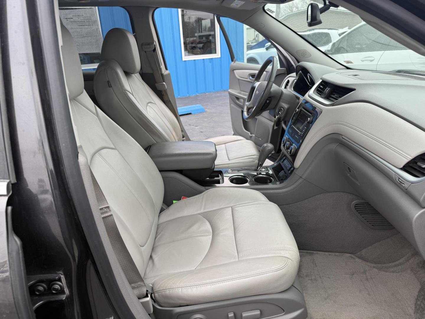 2015 GRAY /Gray Chevrolet Traverse 2LT AWD (1GNKVHKD5FJ) with an 3.6L V6 DOHC 24V engine, Automatic transmission, located at 506 S. Kingshighway, Cape Girardeau, MO, 63703, (573) 235-5000, 37.294991, -89.553635 - 2015 Chevrolet Traverse 2LT 127xxx miles Front Wheel Drive 3.6L V6 Automatic Leather 3rd Row Navigation Rear Entertainment Power/Heated Seats Heated Steering Wheel Backup Camera Sunroof/Moonroof Bluetooth Remote Start Cruise Power Windows/Locks/Mirrors We have financing available an - Photo#8