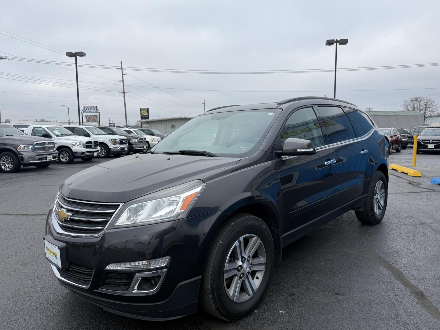2015 GRAY /Gray Chevrolet Traverse 2LT AWD (1GNKVHKD5FJ) with an 3.6L V6 DOHC 24V engine, Automatic transmission, located at 506 S. Kingshighway, Cape Girardeau, MO, 63703, (573) 235-5000, 37.294991, -89.553635 - 2015 Chevrolet Traverse 2LT 127xxx miles Front Wheel Drive 3.6L V6 Automatic Leather 3rd Row Navigation Rear Entertainment Power/Heated Seats Heated Steering Wheel Backup Camera Sunroof/Moonroof Bluetooth Remote Start Cruise Power Windows/Locks/Mirrors We have financing available an - Photo#2