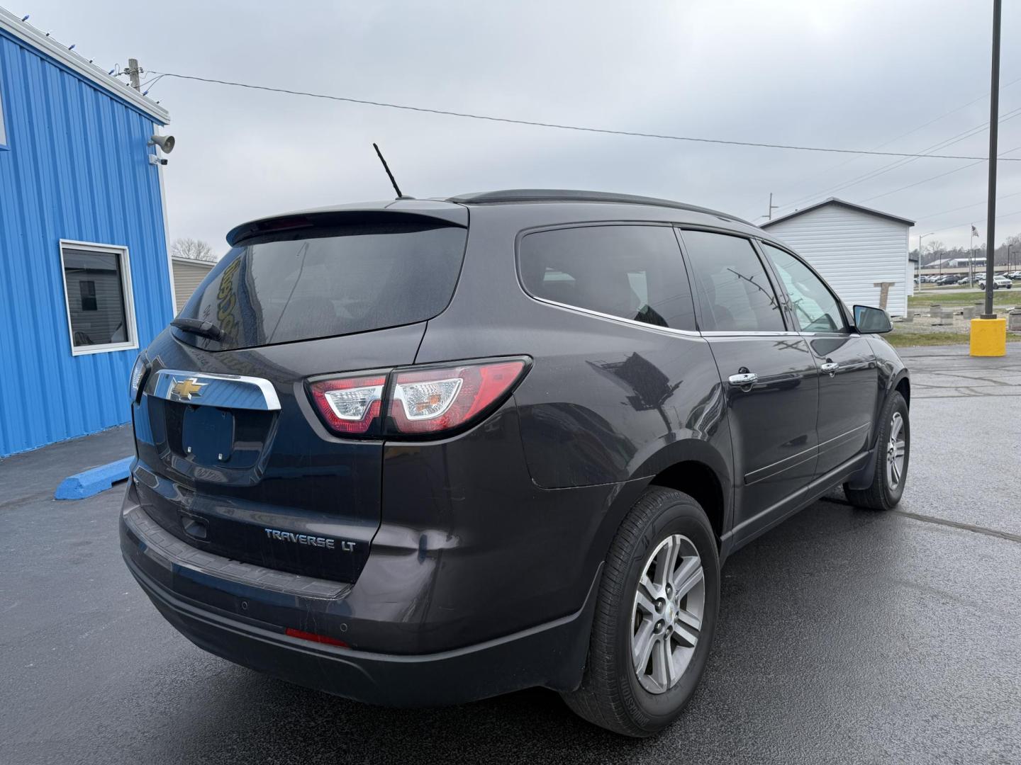 2015 GRAY /Gray Chevrolet Traverse 2LT AWD (1GNKVHKD5FJ) with an 3.6L V6 DOHC 24V engine, Automatic transmission, located at 506 S. Kingshighway, Cape Girardeau, MO, 63703, (573) 235-5000, 37.294991, -89.553635 - 2015 Chevrolet Traverse 2LT 127xxx miles Front Wheel Drive 3.6L V6 Automatic Leather 3rd Row Navigation Rear Entertainment Power/Heated Seats Heated Steering Wheel Backup Camera Sunroof/Moonroof Bluetooth Remote Start Cruise Power Windows/Locks/Mirrors We have financing available an - Photo#6