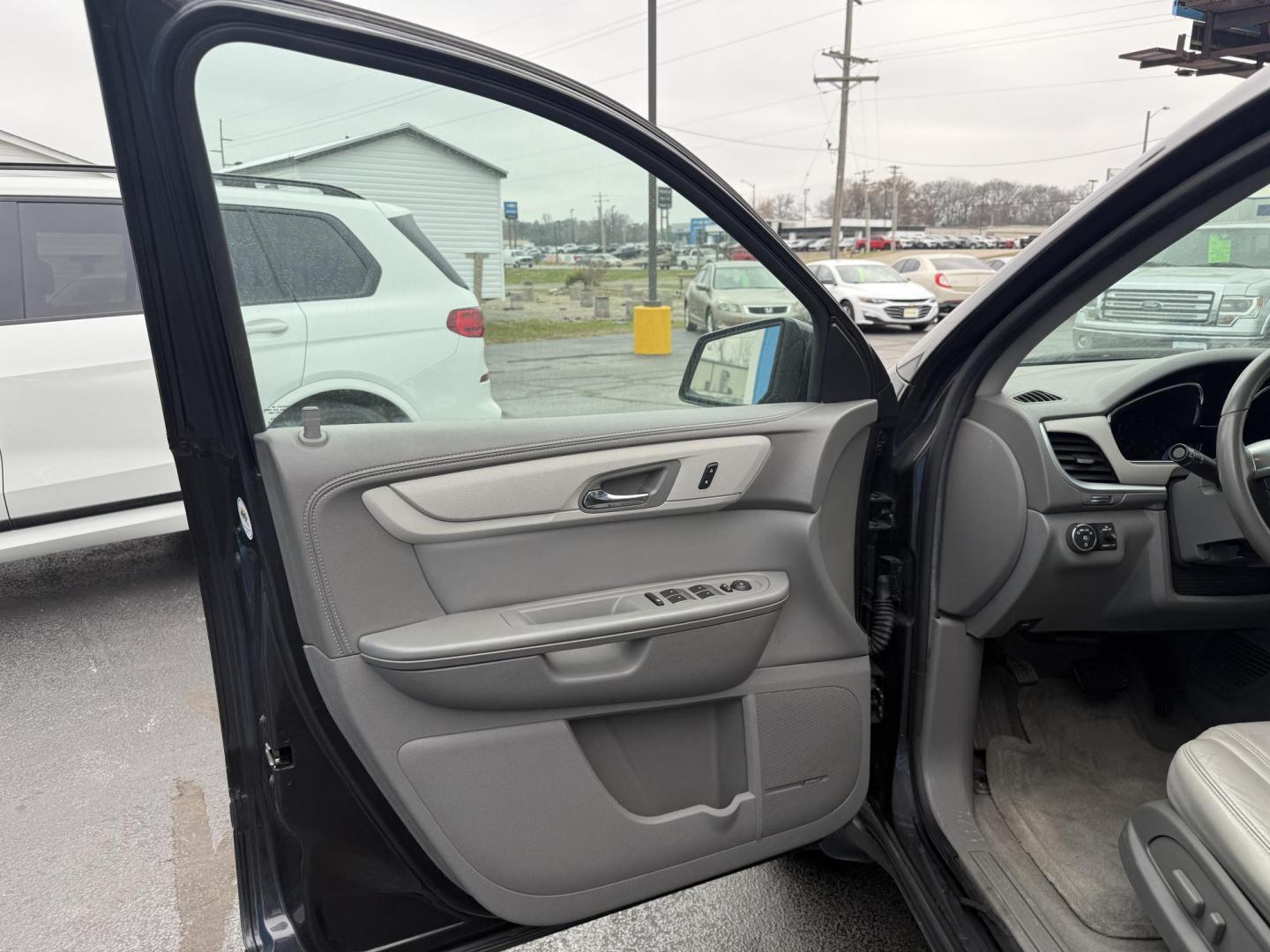 2015 GRAY /Gray Chevrolet Traverse 2LT AWD (1GNKVHKD5FJ) with an 3.6L V6 DOHC 24V engine, Automatic transmission, located at 506 S. Kingshighway, Cape Girardeau, MO, 63703, (573) 235-5000, 37.294991, -89.553635 - 2015 Chevrolet Traverse 2LT 127xxx miles Front Wheel Drive 3.6L V6 Automatic Leather 3rd Row Navigation Rear Entertainment Power/Heated Seats Heated Steering Wheel Backup Camera Sunroof/Moonroof Bluetooth Remote Start Cruise Power Windows/Locks/Mirrors We have financing available an - Photo#14