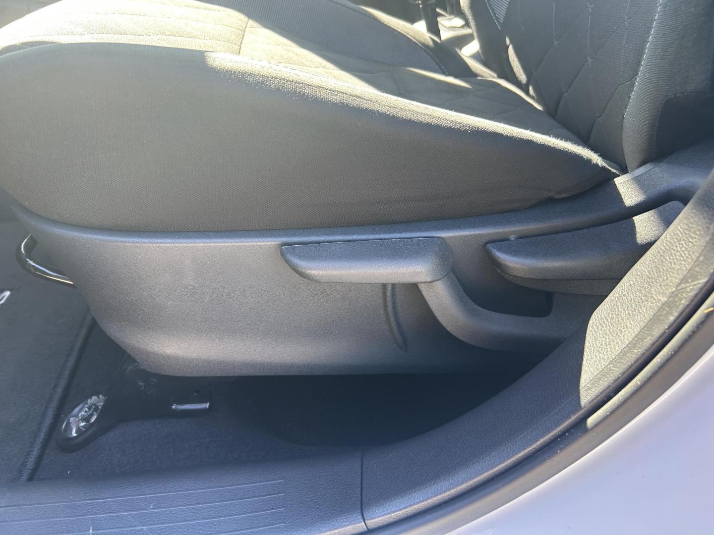 2020 WHITE /Black Nissan Kicks S (3N1CP5BV9LL) with an 1.6L L4 engine, CVT transmission, located at 506 S. Kingshighway, Cape Girardeau, MO, 63703, (573) 235-5000, 37.294991, -89.553635 - 2020 Nissan Kicks S 34,xxx miles Front Wheel Drive 1.6L 4 Cyl. Automatic Cruise Bluetooth Backup Camera We have financing available and we accept trades! Fill out a credit application on our website or come by today! If you have any questions, give us a call at (573) 235-5000 or visit our w - Photo#4