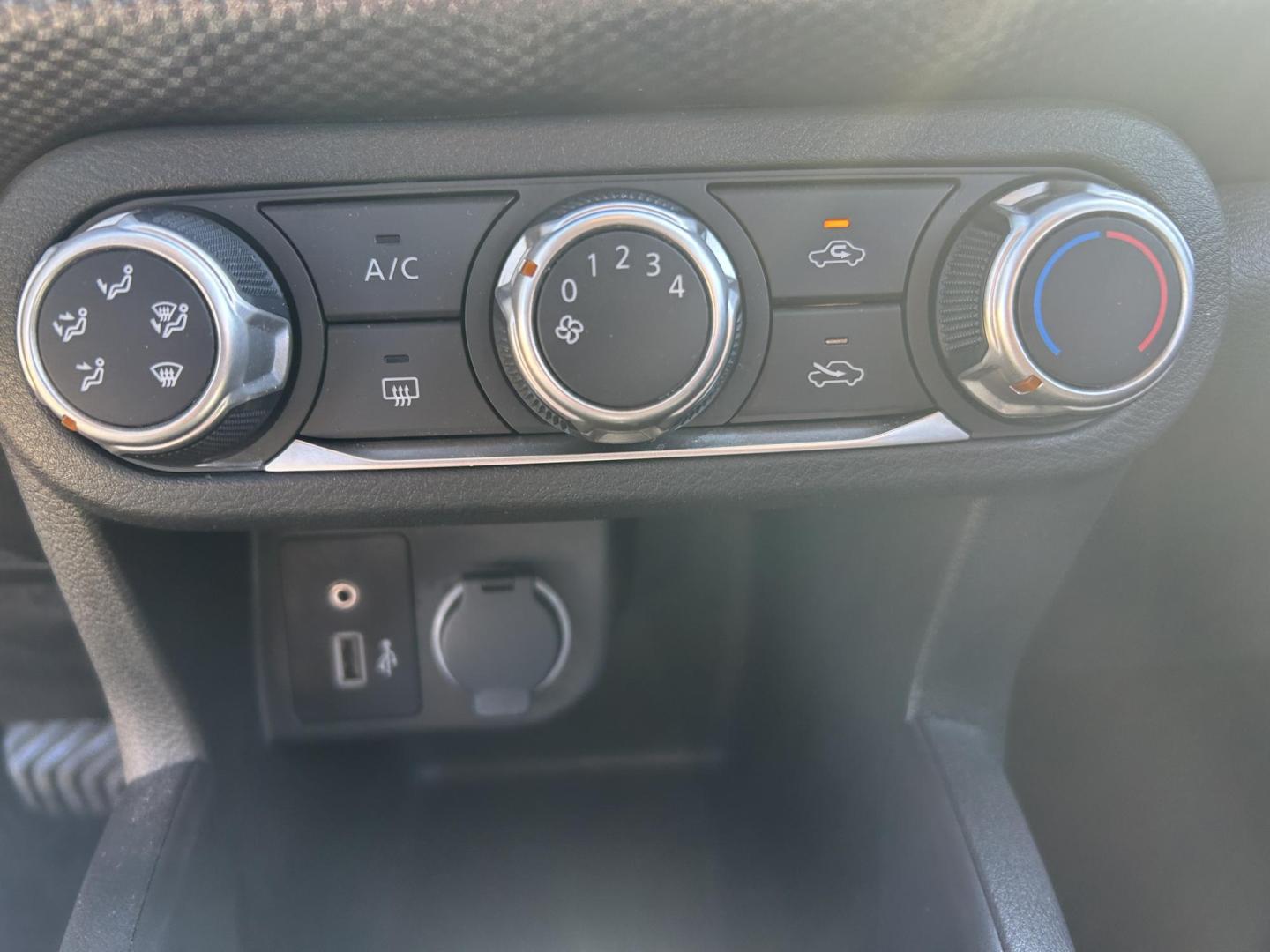 2020 WHITE /Black Nissan Kicks S (3N1CP5BV9LL) with an 1.6L L4 engine, CVT transmission, located at 506 S. Kingshighway, Cape Girardeau, MO, 63703, (573) 235-5000, 37.294991, -89.553635 - 2020 Nissan Kicks S 34,xxx miles Front Wheel Drive 1.6L 4 Cyl. Automatic Cruise Bluetooth Backup Camera We have financing available and we accept trades! Fill out a credit application on our website or come by today! If you have any questions, give us a call at (573) 235-5000 or visit our w - Photo#32