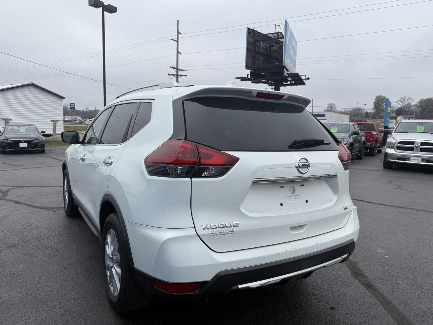 2018 WHITE /Black Nissan Rogue S 2WD (KNMAT2MT0JP) with an 2.5L L4 DOHC 16V engine, CVT transmission, located at 506 S. Kingshighway, Cape Girardeau, MO, 63703, (573) 235-5000, 37.294991, -89.553635 - 2018 Nissan Rogue S 85xxx miles Front Wheel Drive 2.5L 4 Cyl. Automatic Backup Camera Heated Seats Remote Start Power Driver Seat Bluetooth Cruise Power Windows/Locks/Mirrors We have financing available and we accept trades! Fill out a credit application on our website or come by today! - Photo#4
